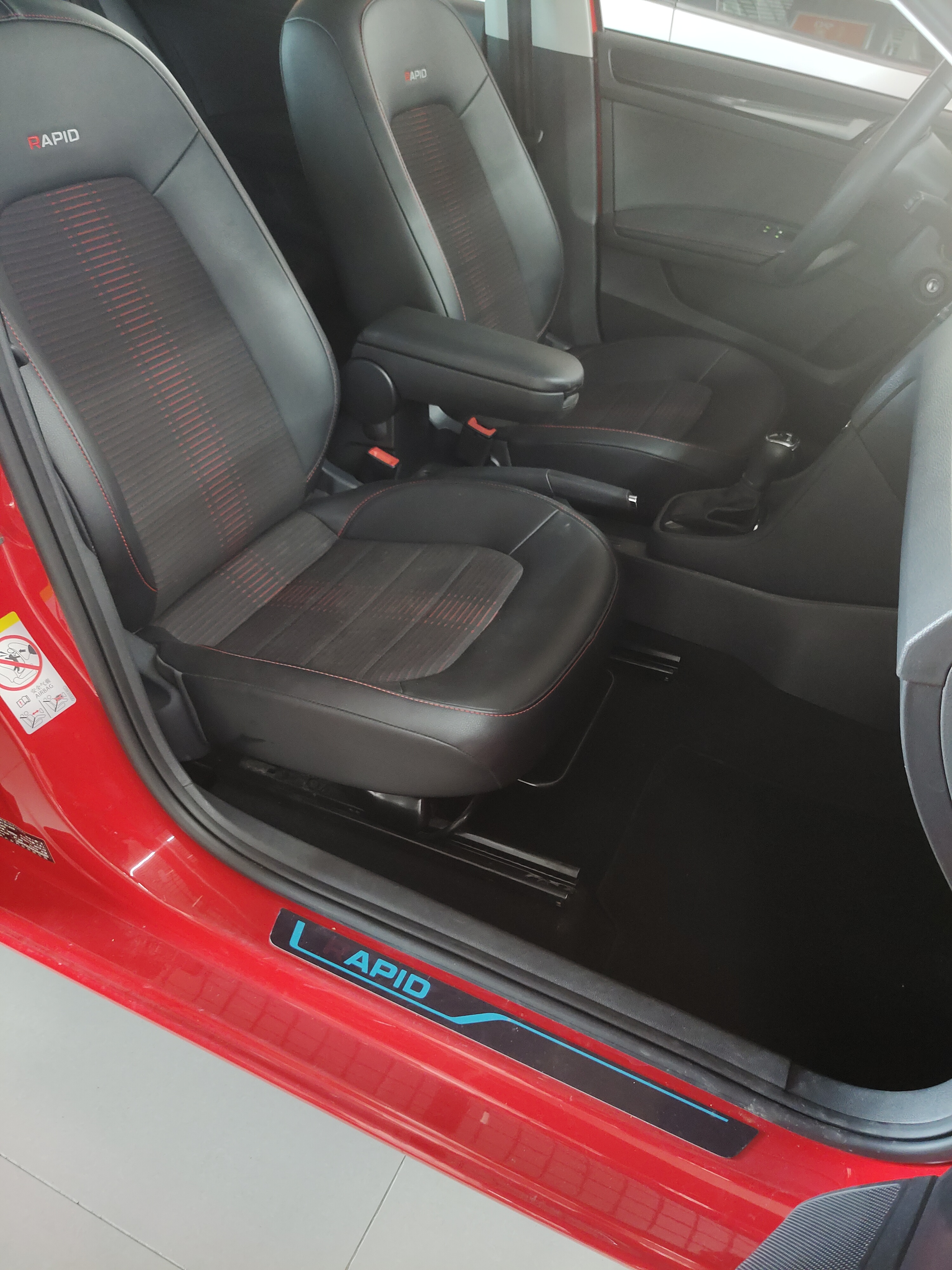 Skoda Rapid Spaceback 2016 car image #12