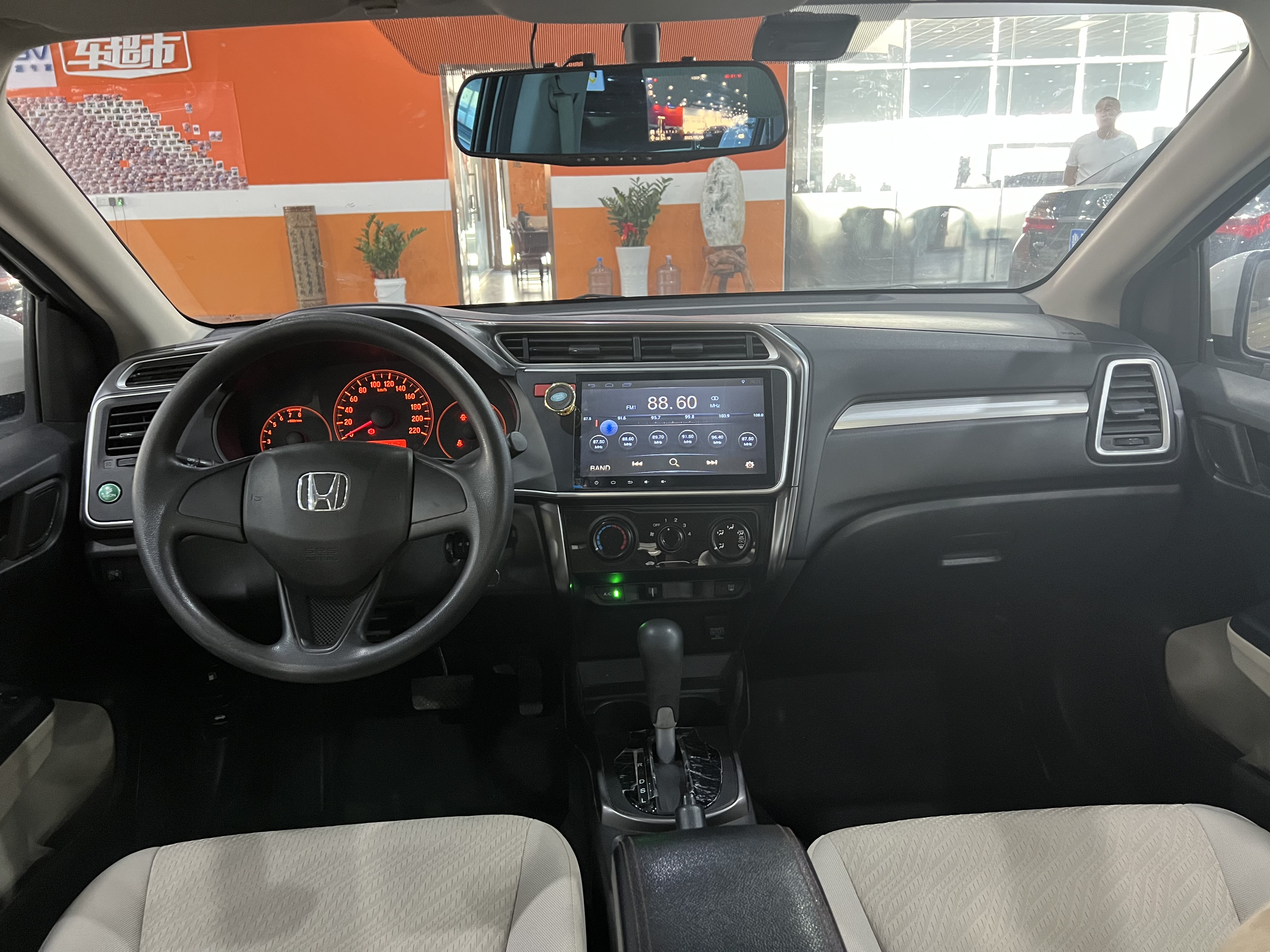 Honda Greiz 2016 #12 Honda Greiz 2016 car image #12