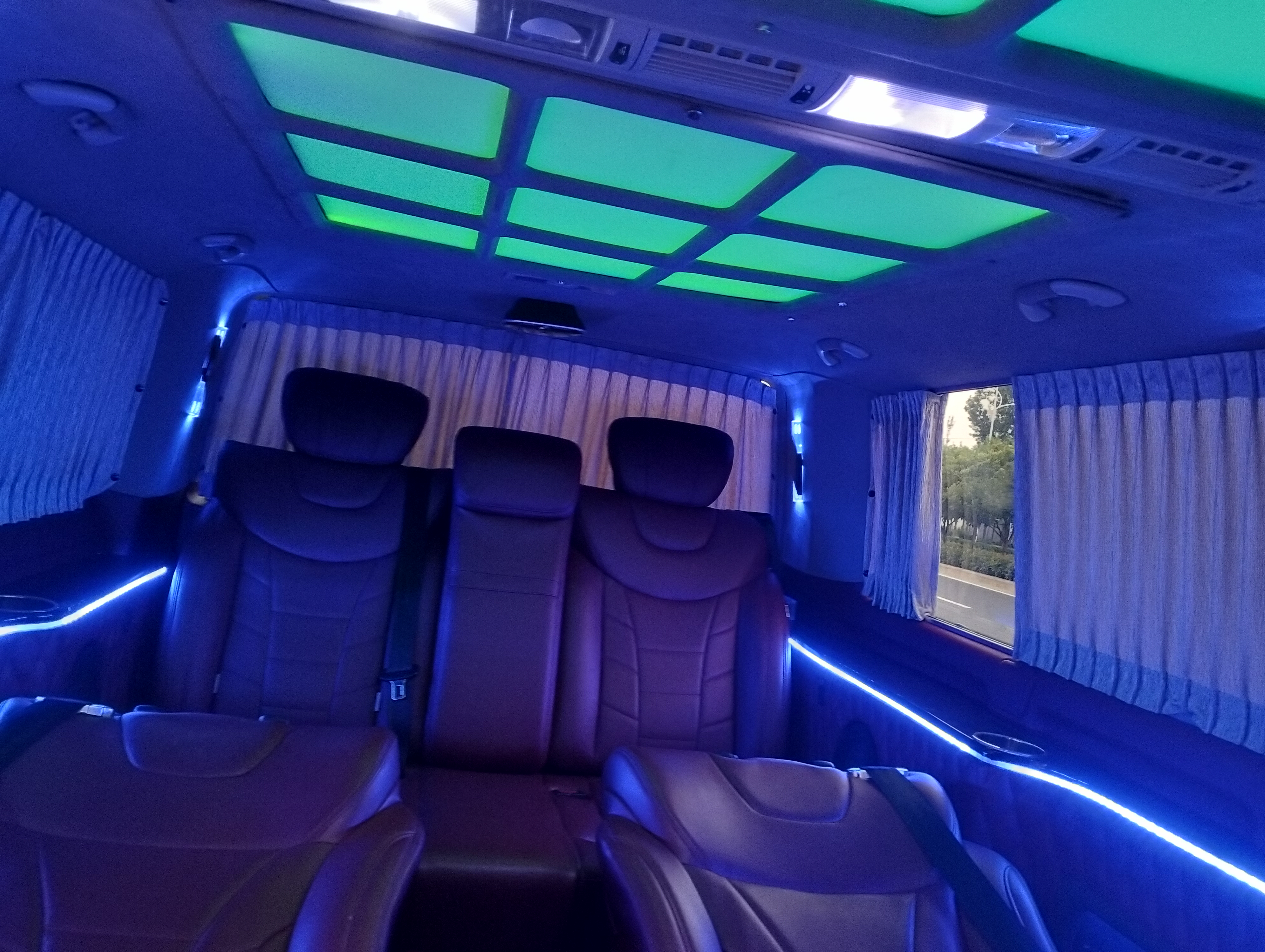 Volkswagen Caravelle 2018 car image #12