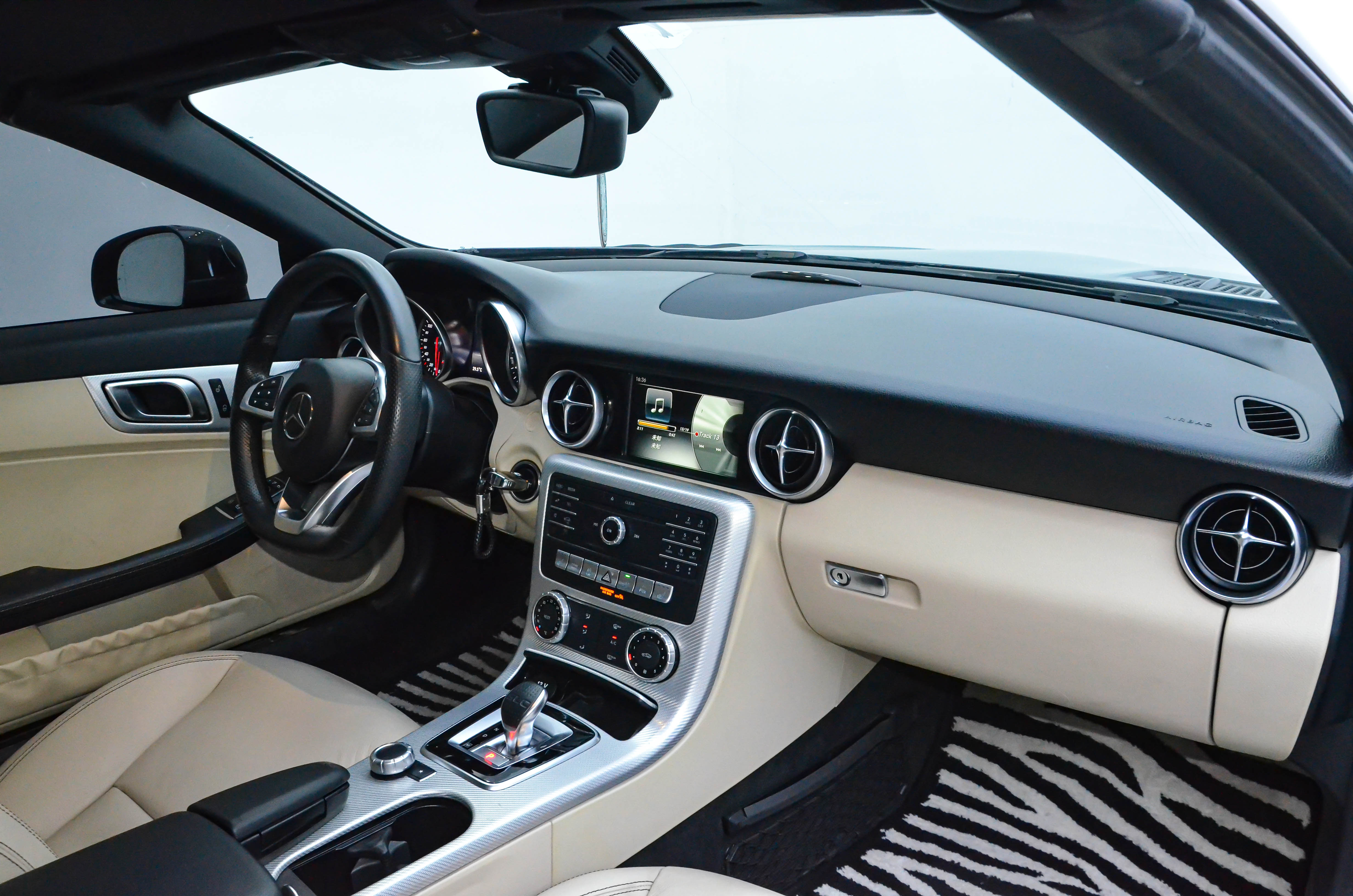 Mercedes-Benz SLC Class 2019 car image #12