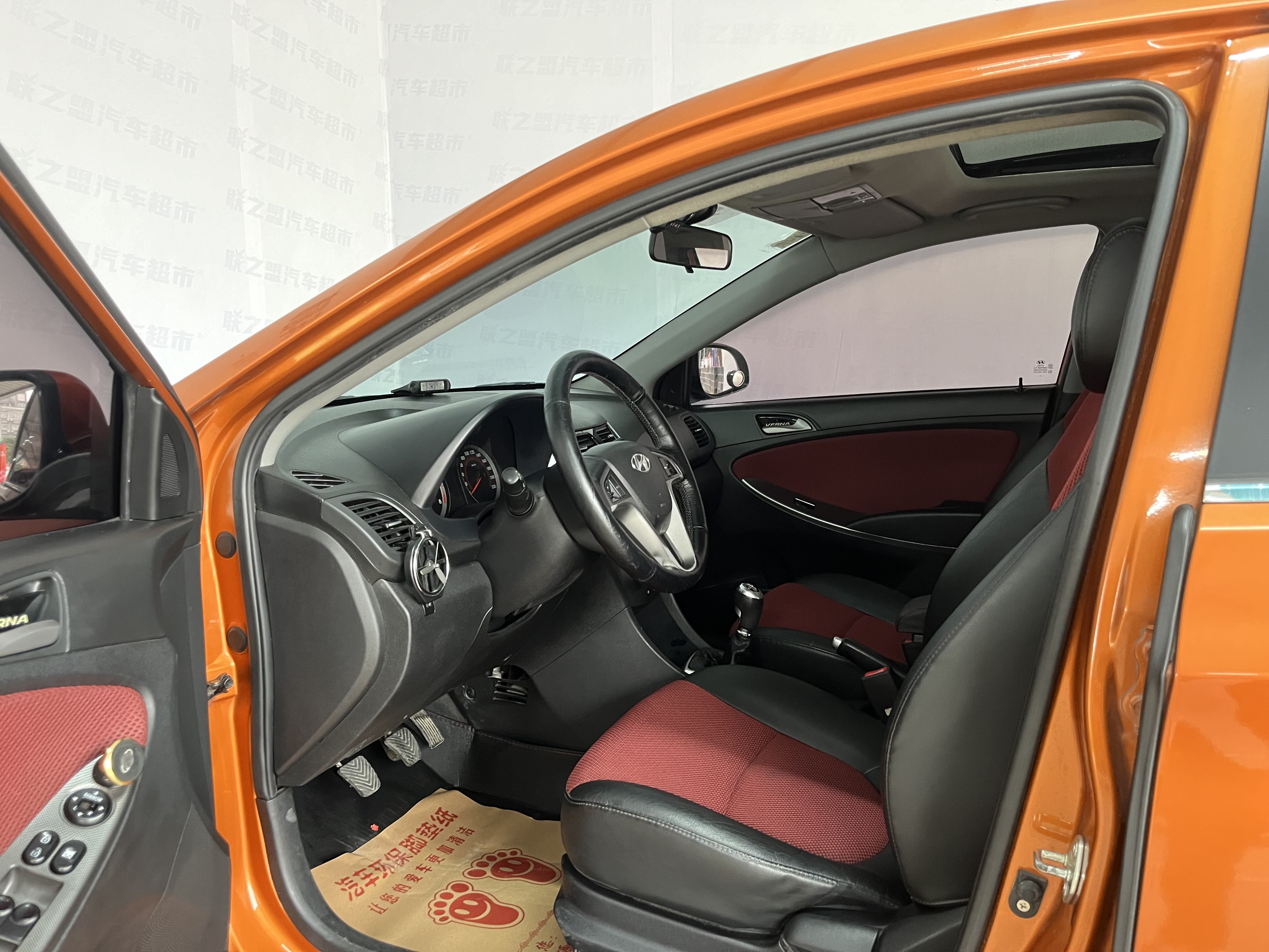 Hyundai Reina Hatchback 2014 car image #12