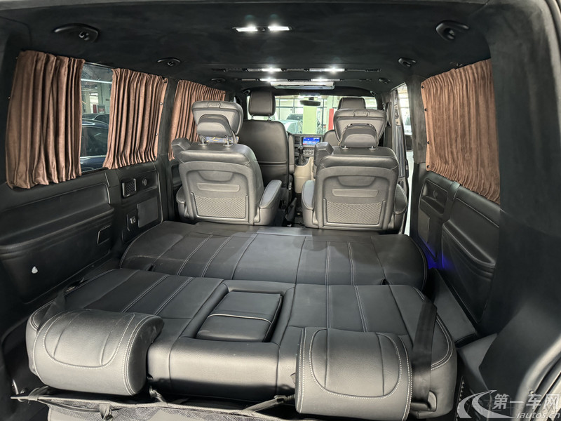 Volkswagen Caravelle 2017 car image #12