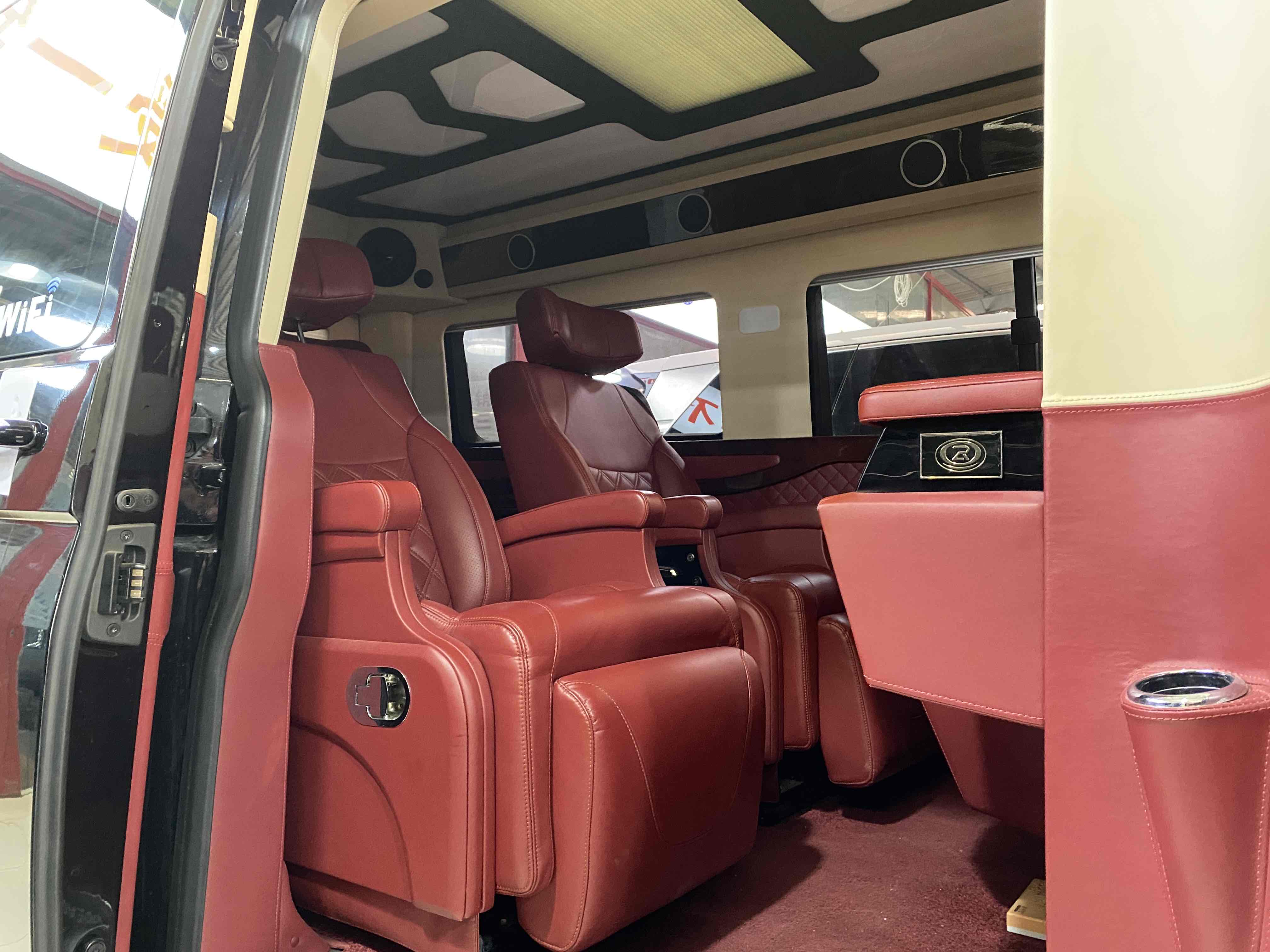 Volkswagen Caravelle 2019 car image #12