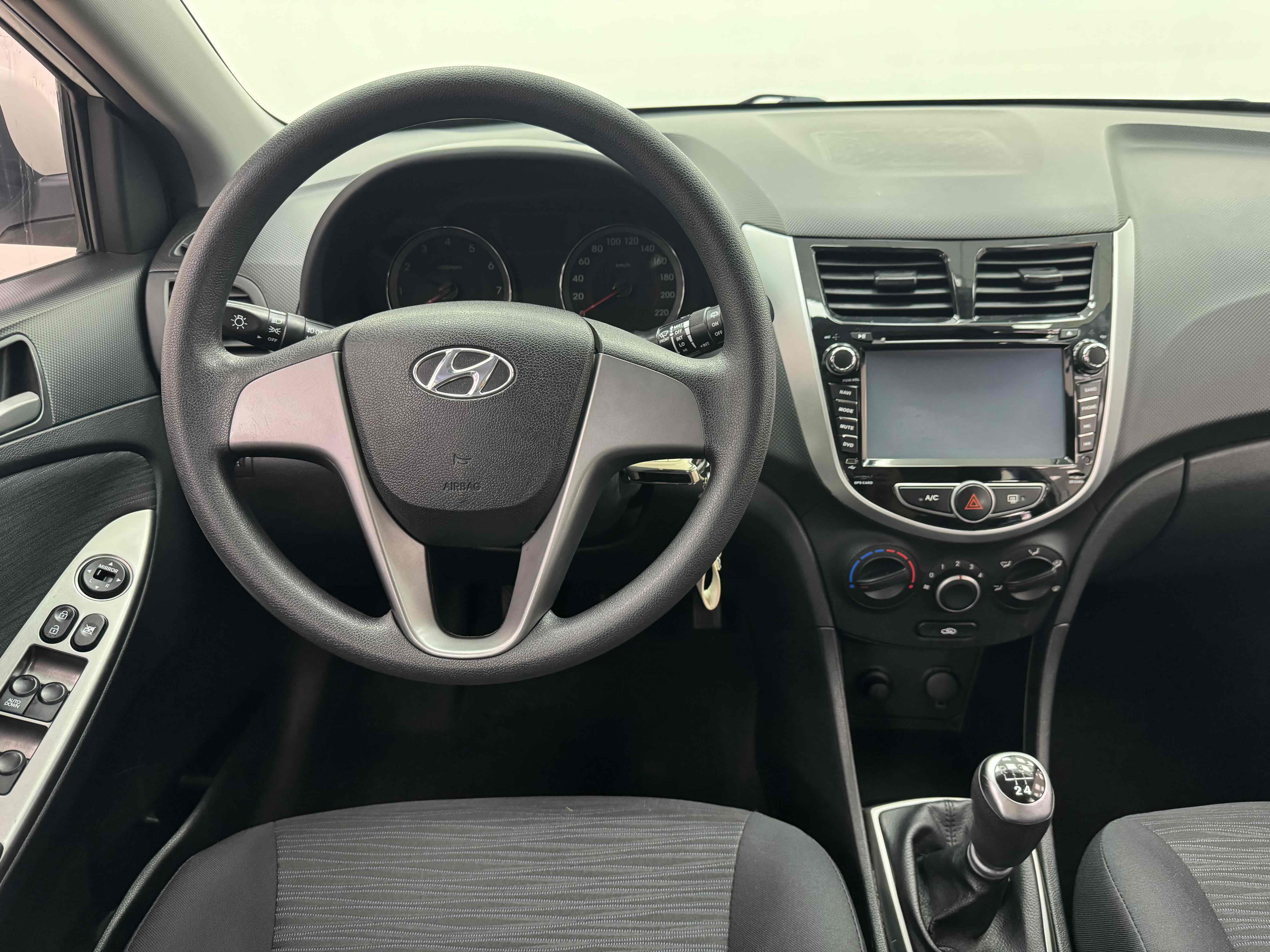 Hyundai Reina Hatchback 2015 #12 Hyundai Reina Hatchback 2015 car image #12