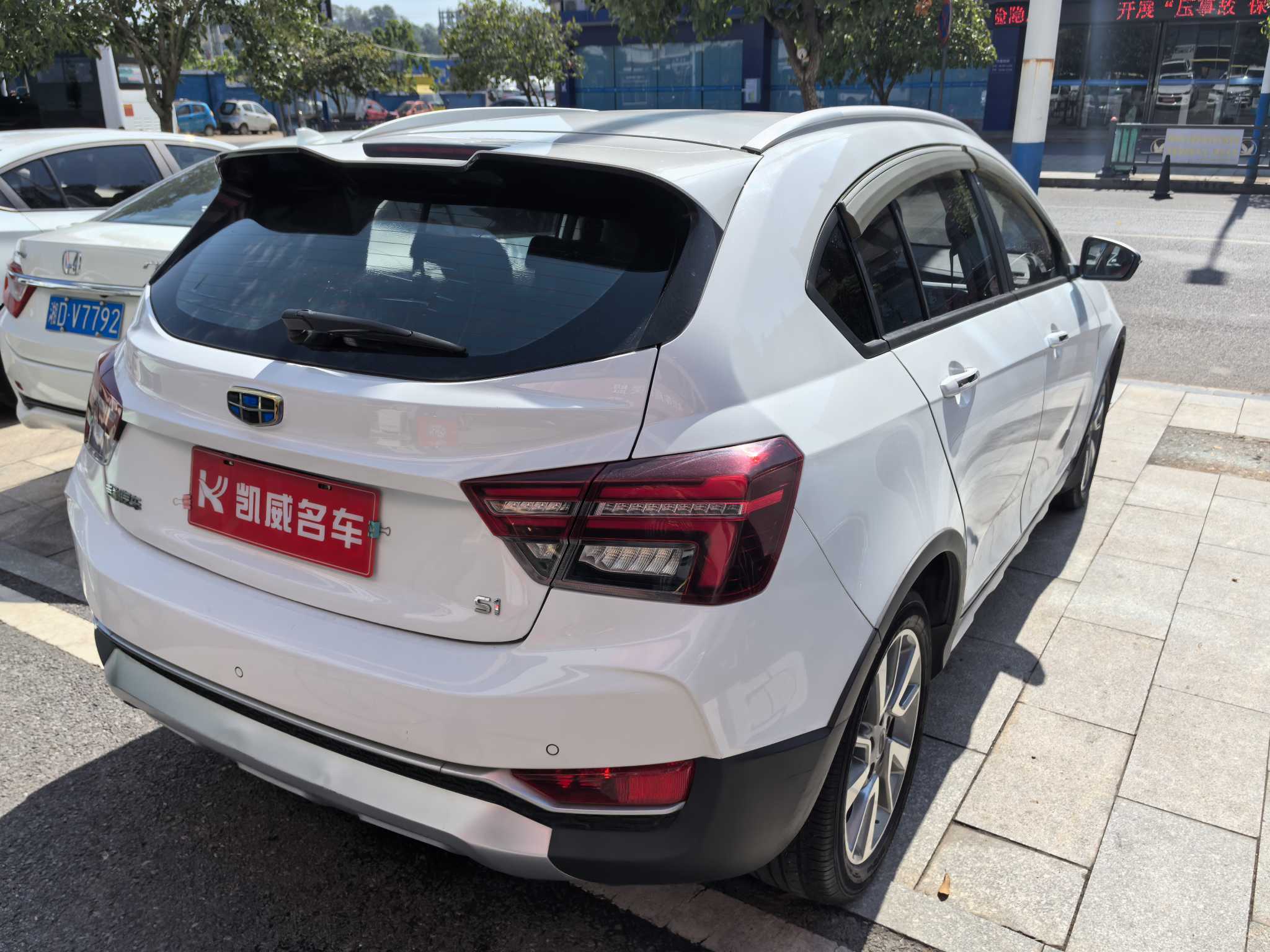 GEELY Vision S1 2019 car image #12