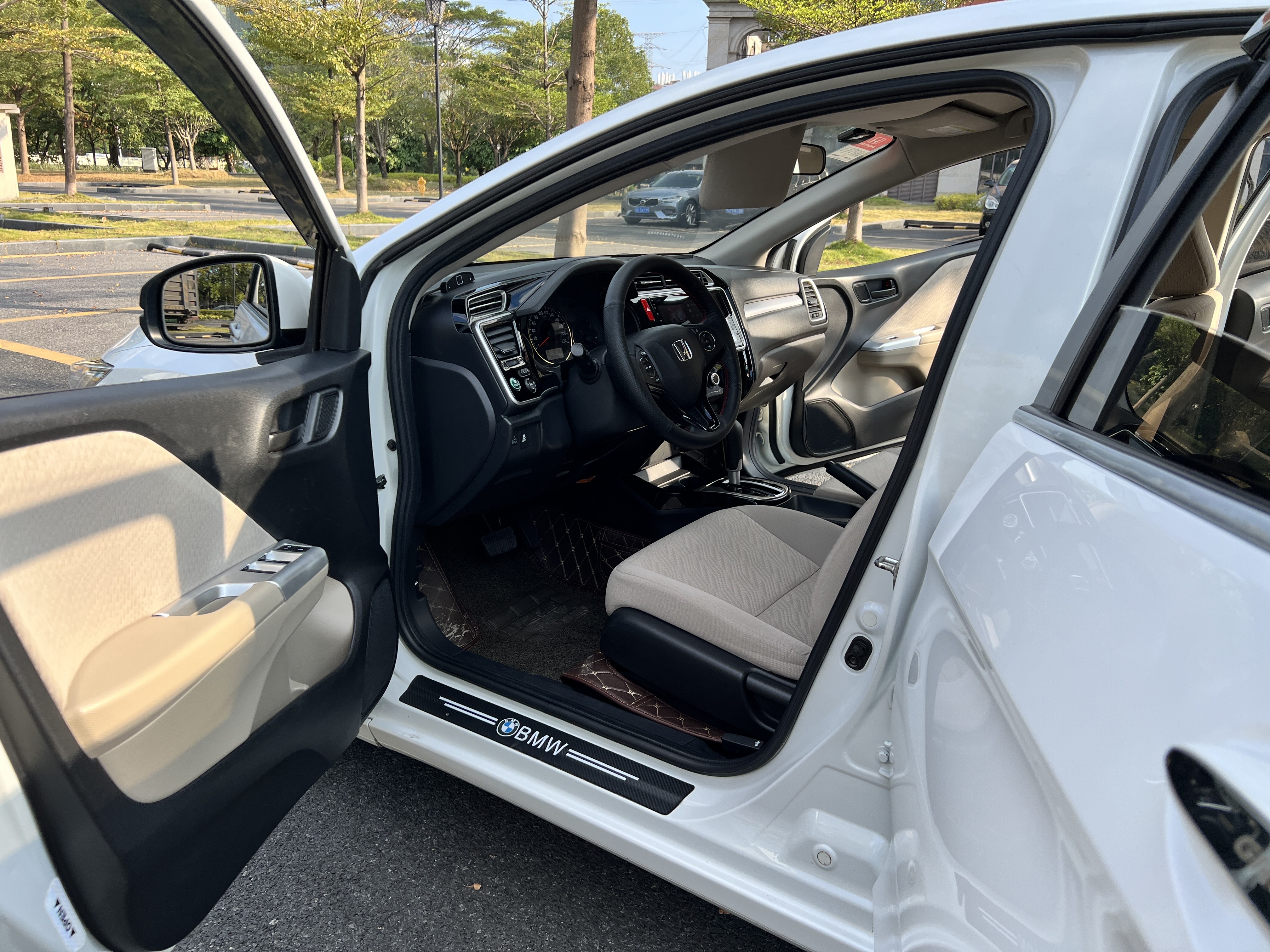 Honda Greiz 2016 #12 Honda Greiz 2016 car image #12