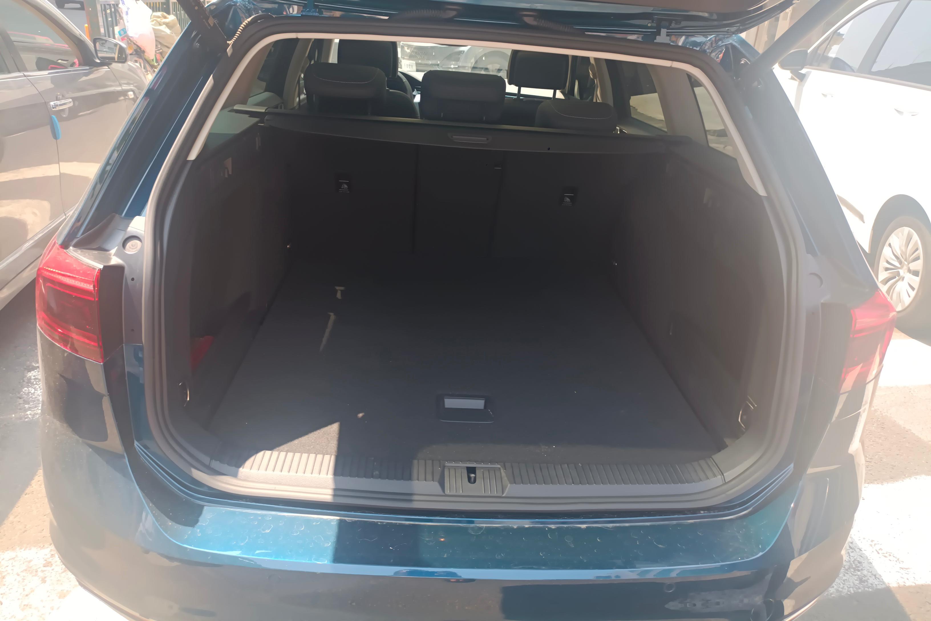 Volkswagen Passat Variant 2021 immagine di auto #12