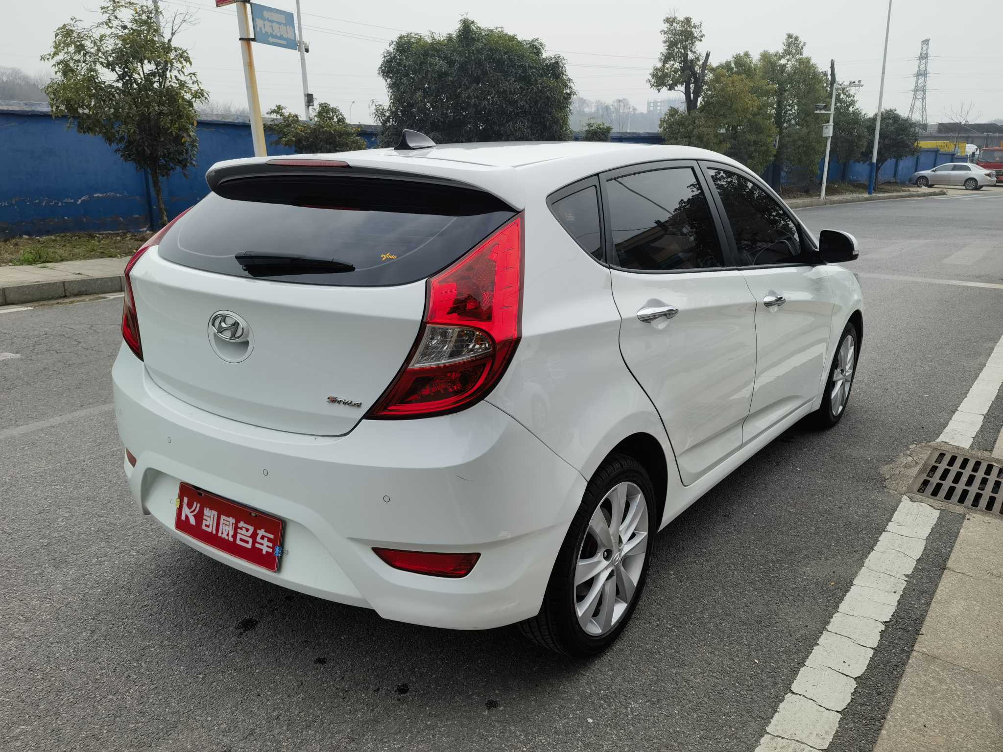 Hyundai Reina Hatchback 2016 imagem de carro #12