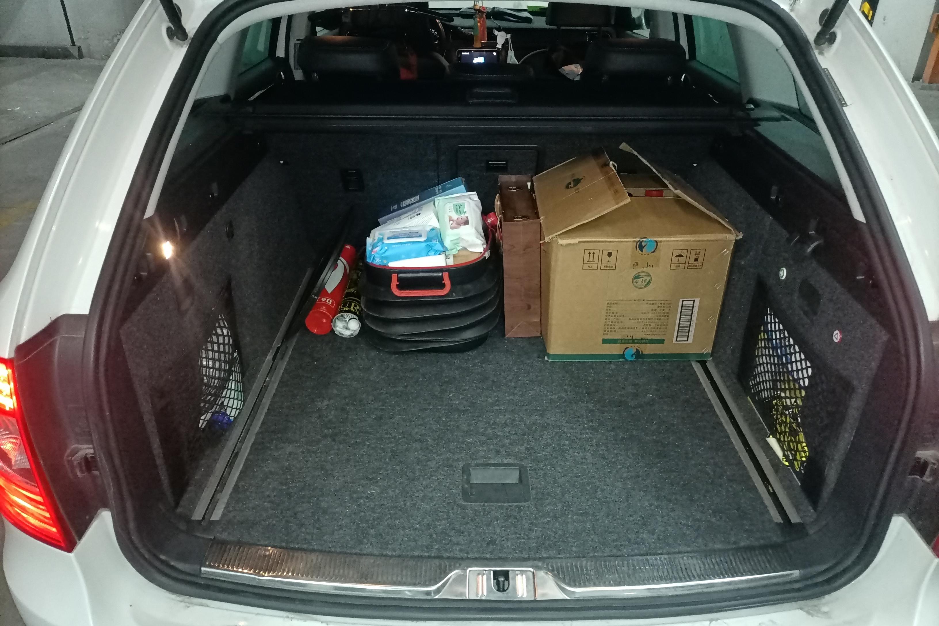 Skoda Superb Combi 2014 car image #12