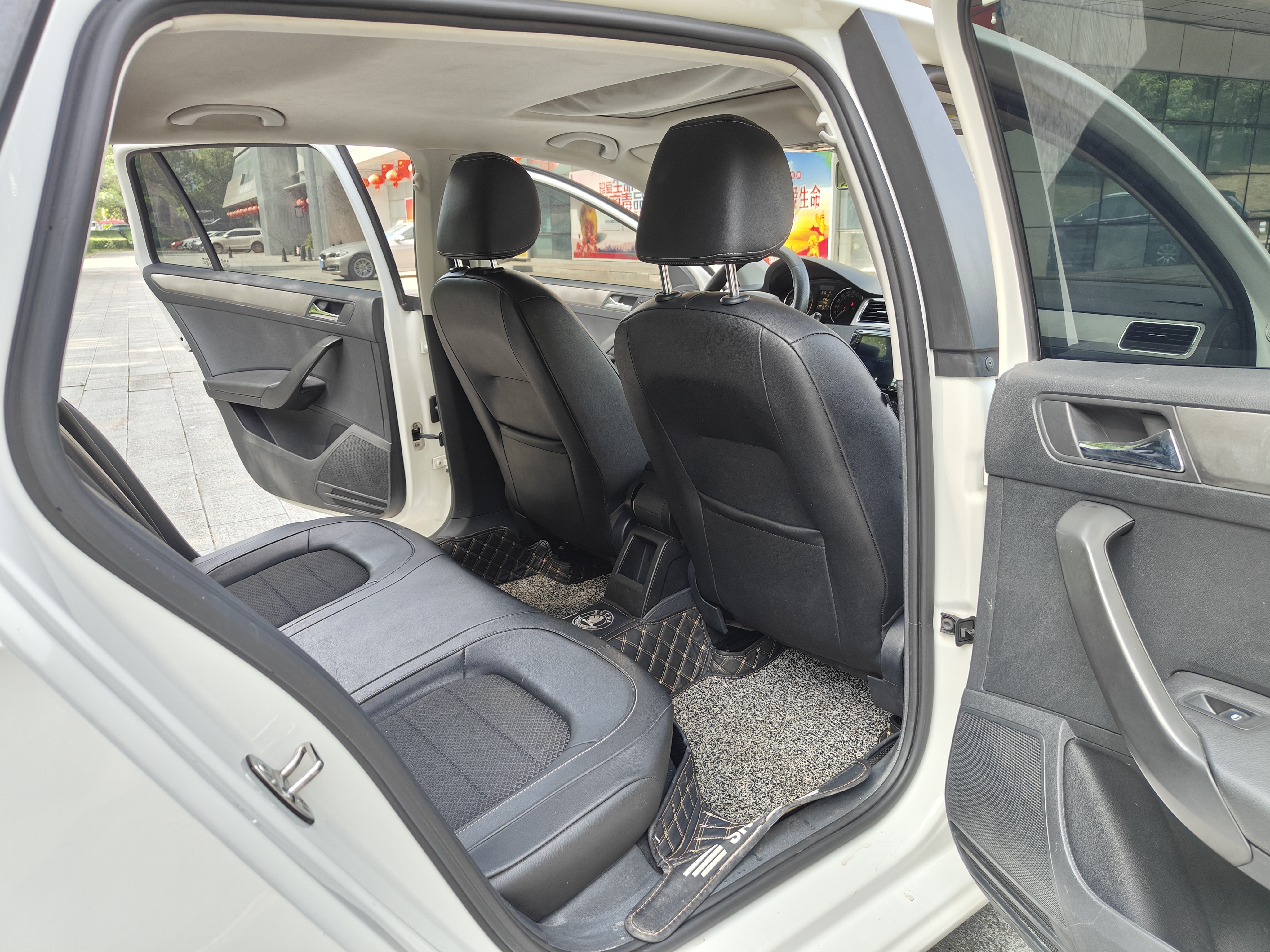 Skoda Rapid Spaceback 2016 immagine di auto #12