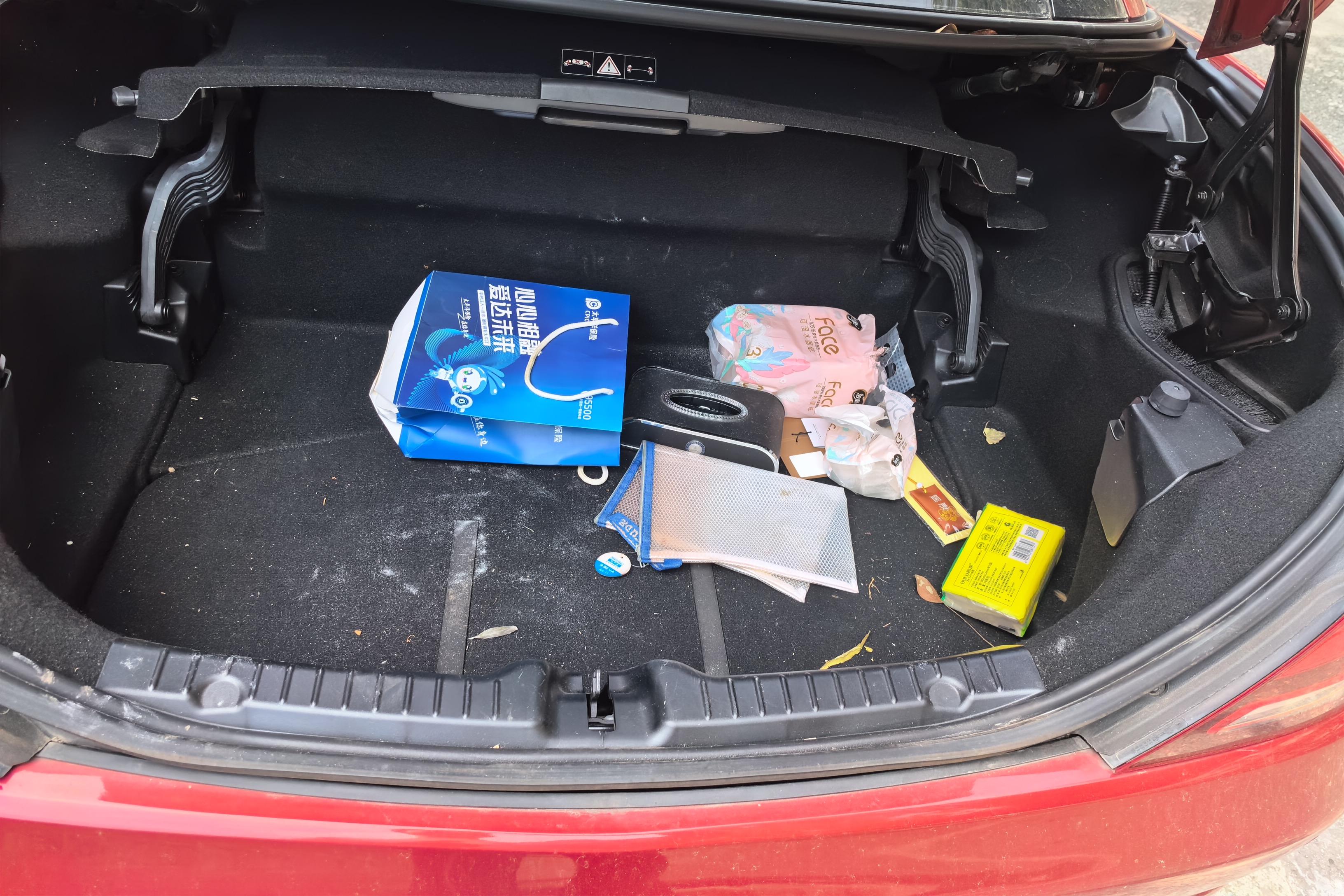 Mercedes-Benz SLC Class 2018 car image #12