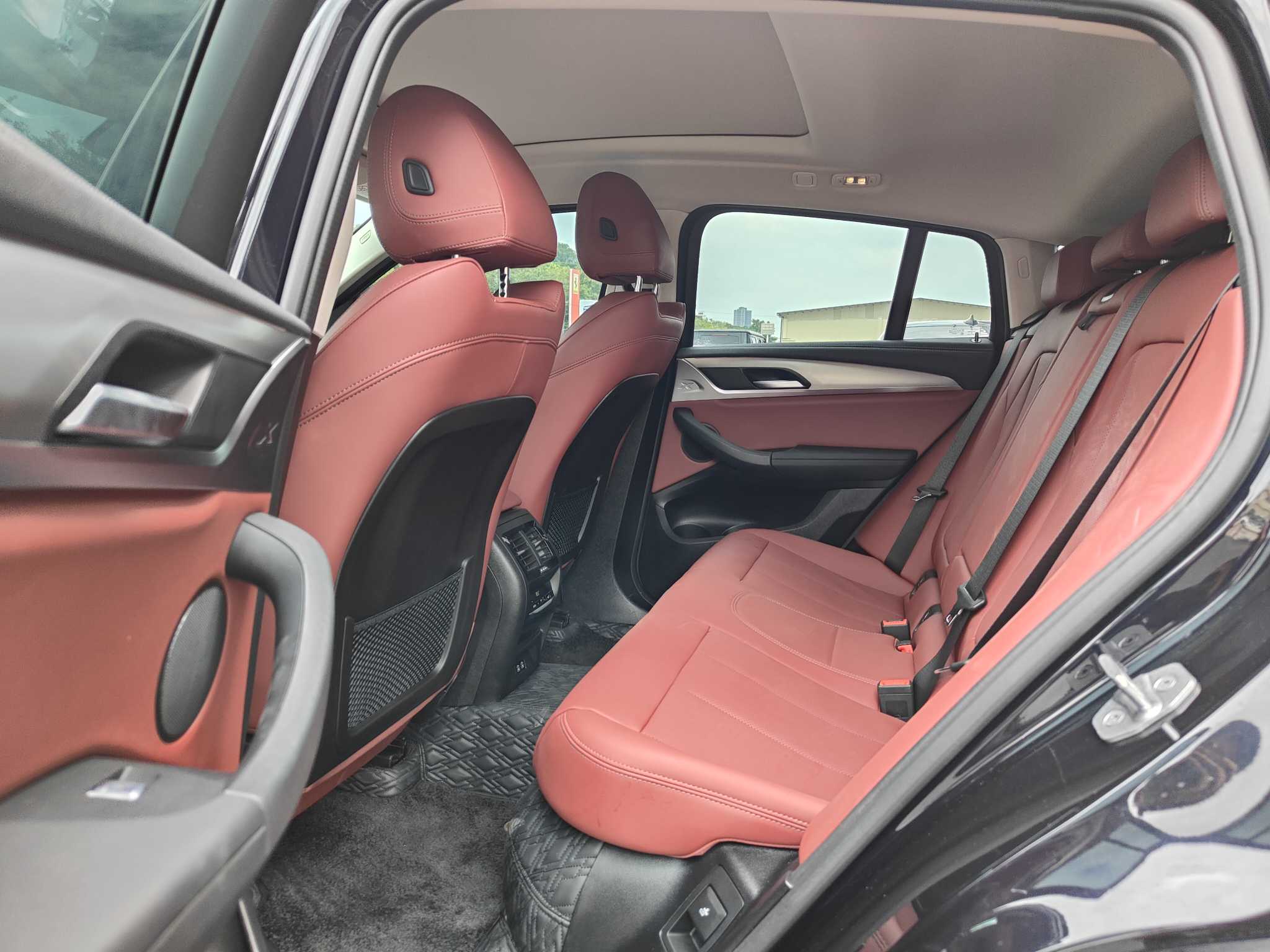 BMW X4 M40i 2022 immagine di auto #12