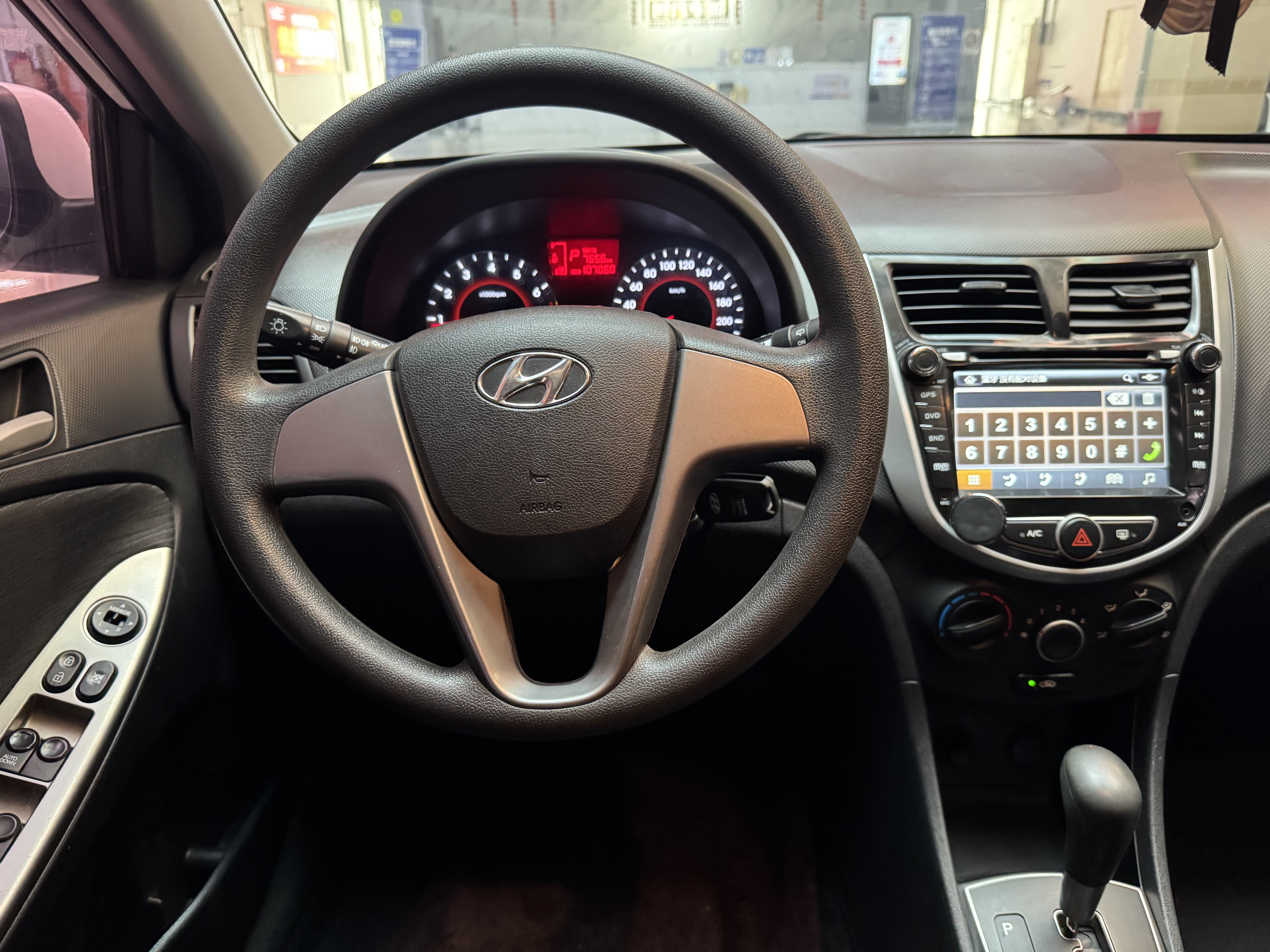 Hyundai Reina Hatchback 2015 car image #12