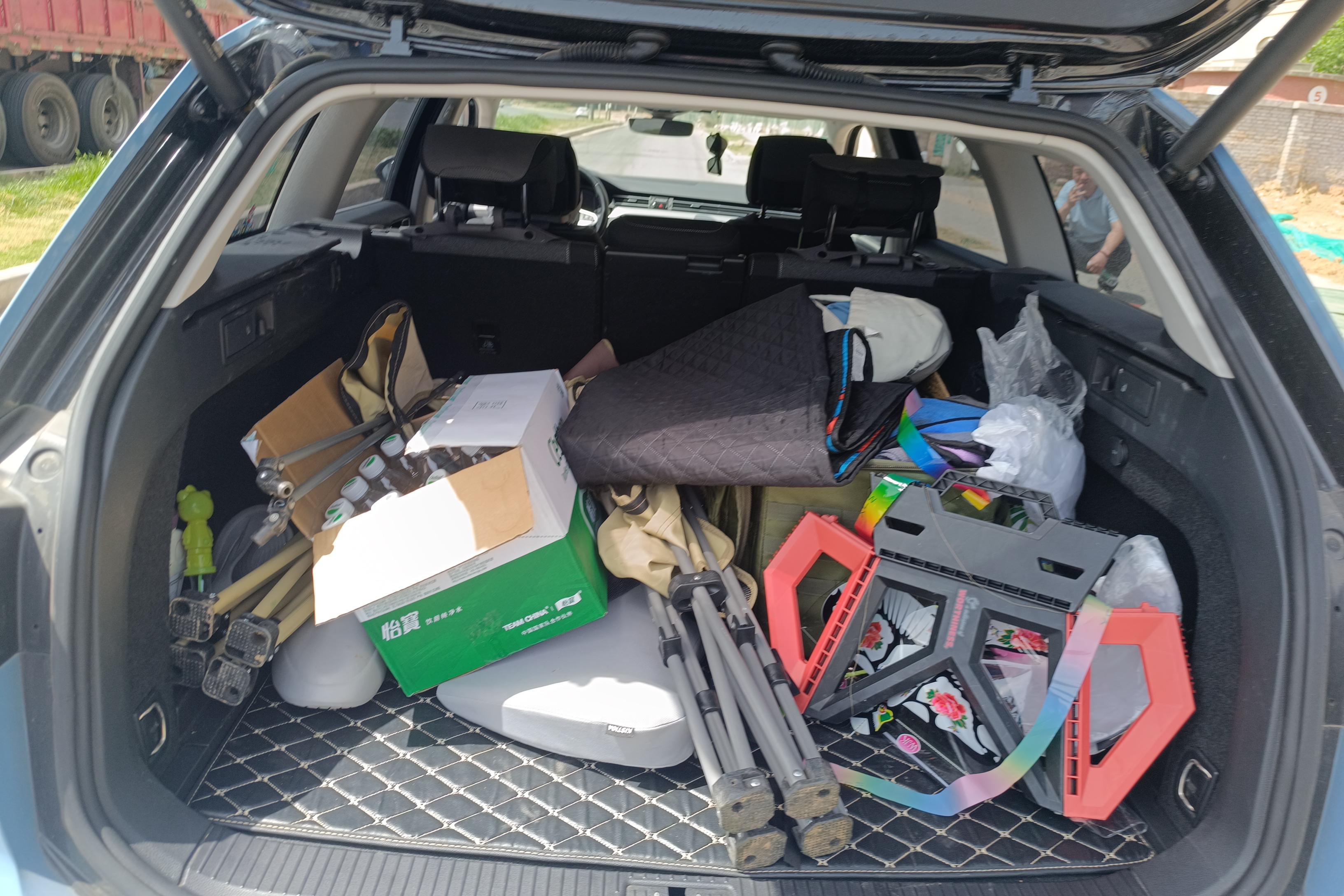 Volkswagen Passat Variant 2023 immagine di auto #12