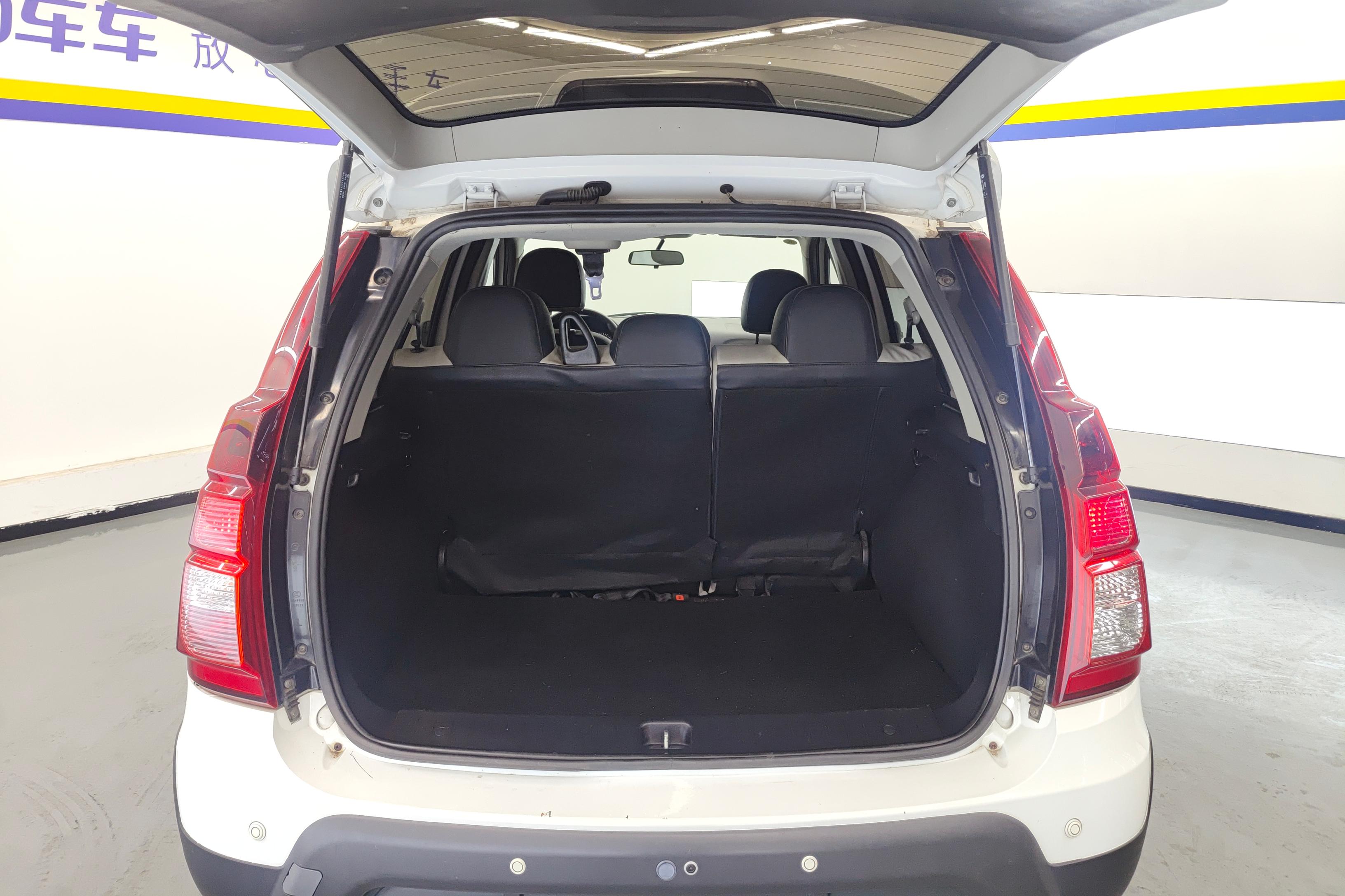 Forthing JOYEAR XV 2017 car image #12