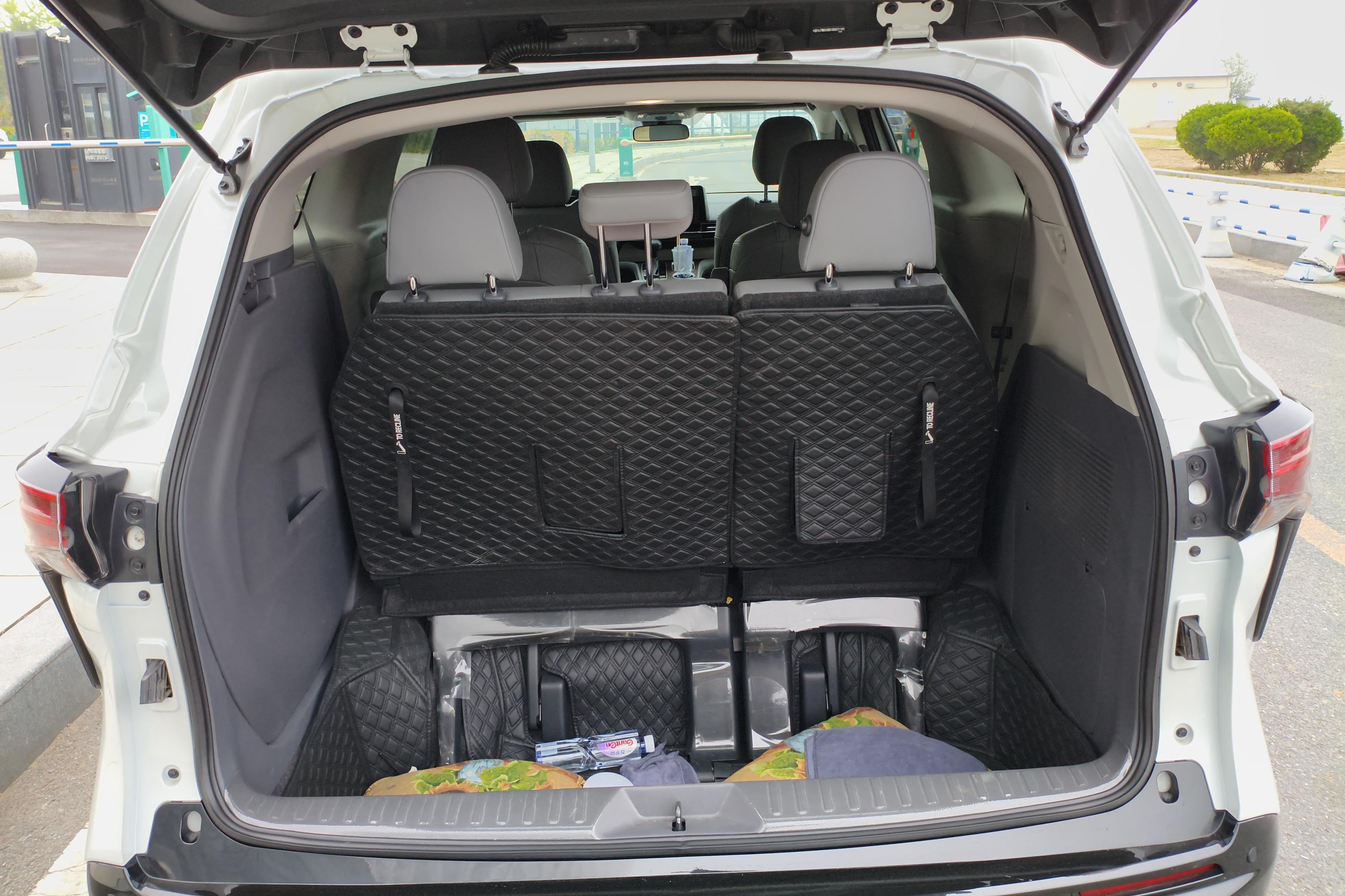 Toyota Granvia 2024 car image #12