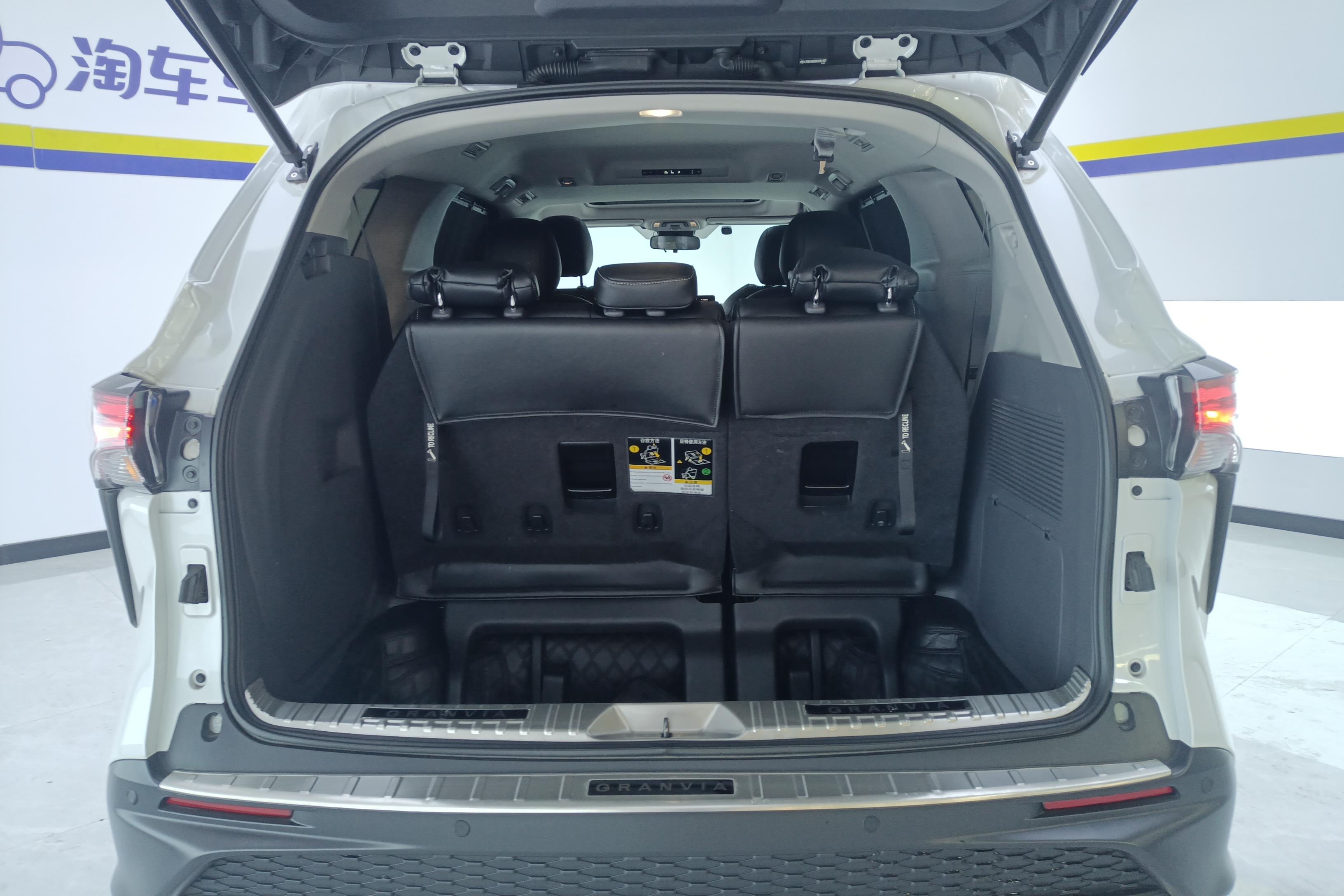 Toyota Granvia 2024 immagine di auto #12