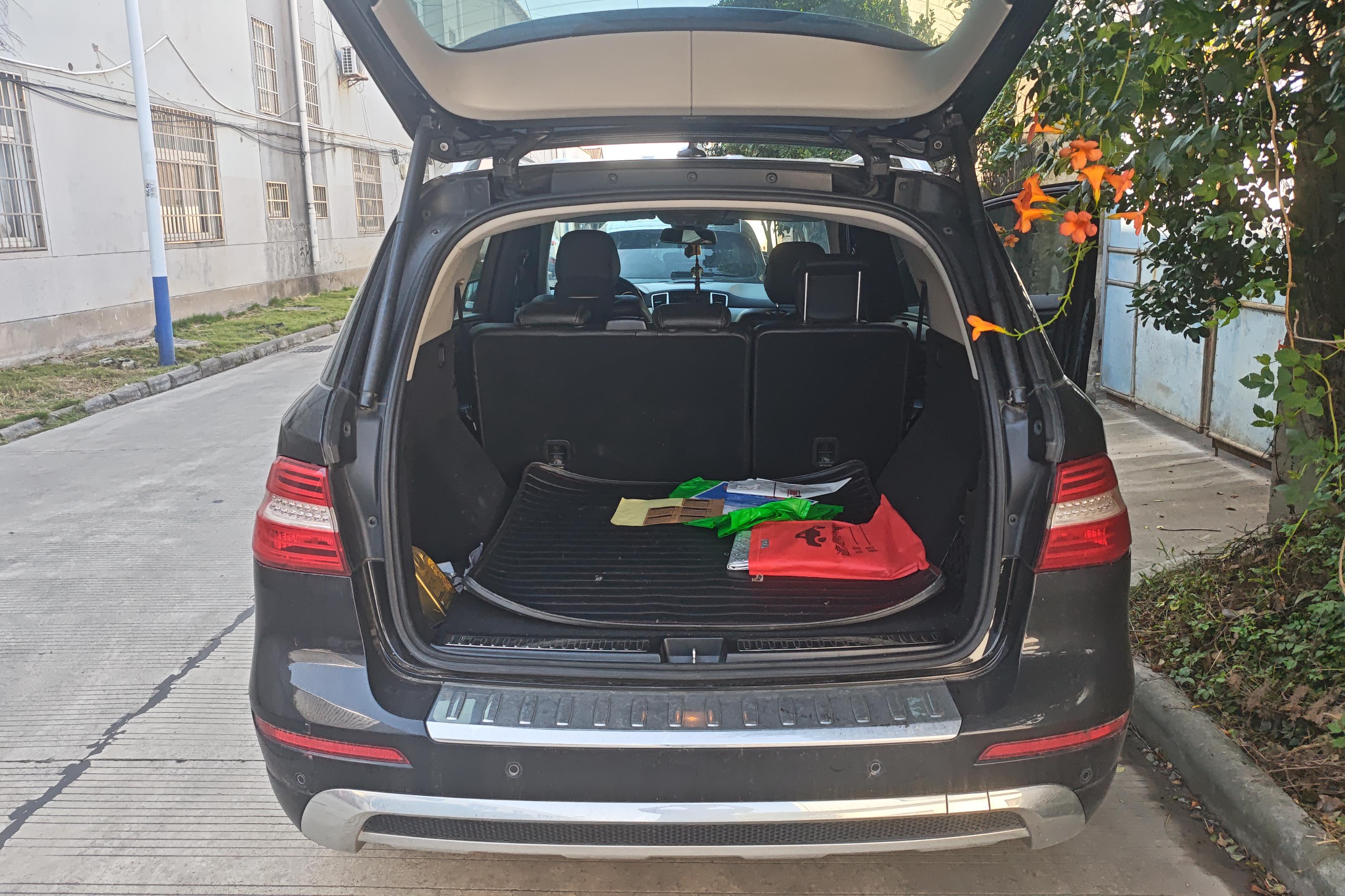 Mercedes-Benz M Class 2015 car image #12