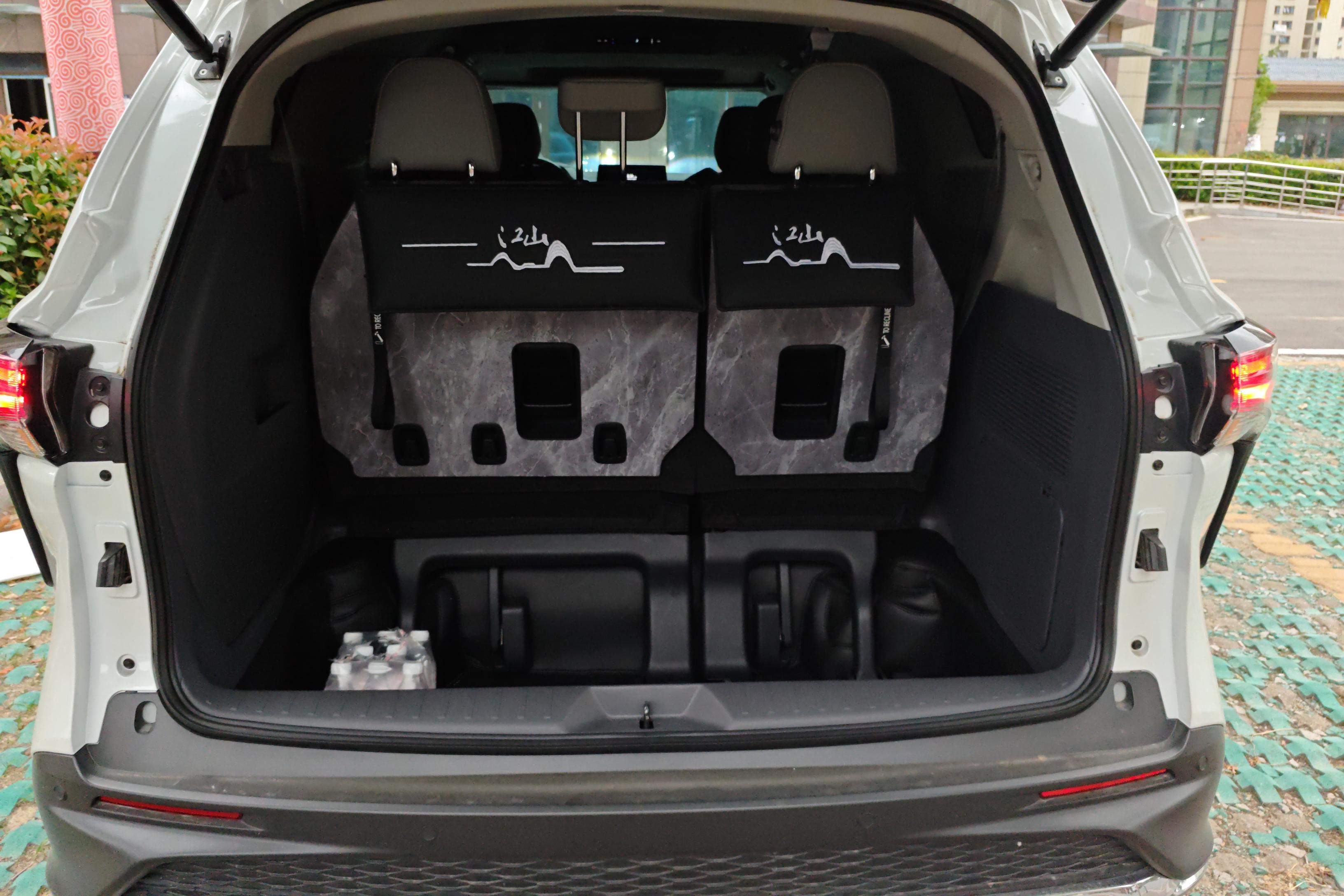 Toyota Granvia 2024 immagine di auto #12