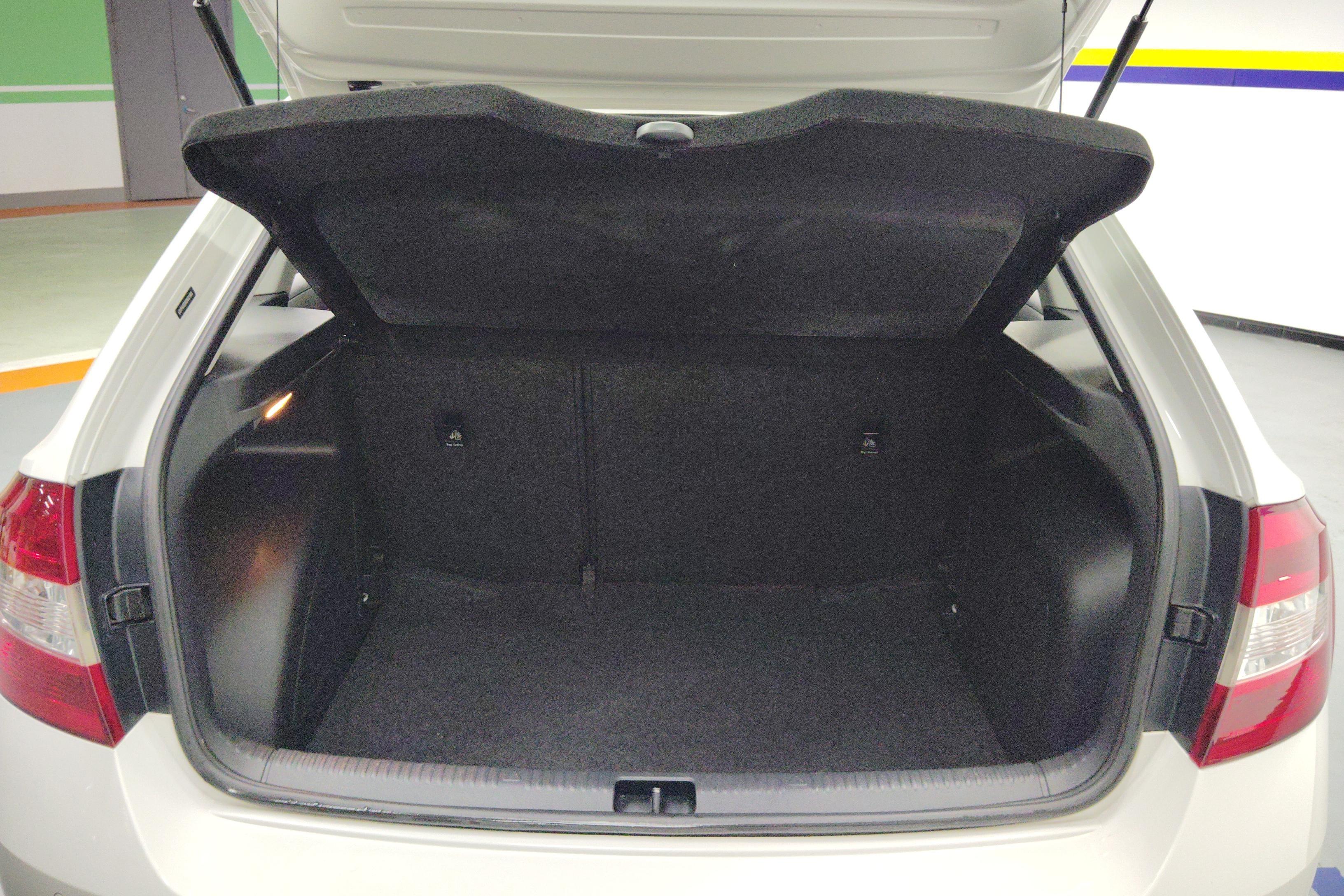 Skoda Rapid Spaceback 2016 car image #12