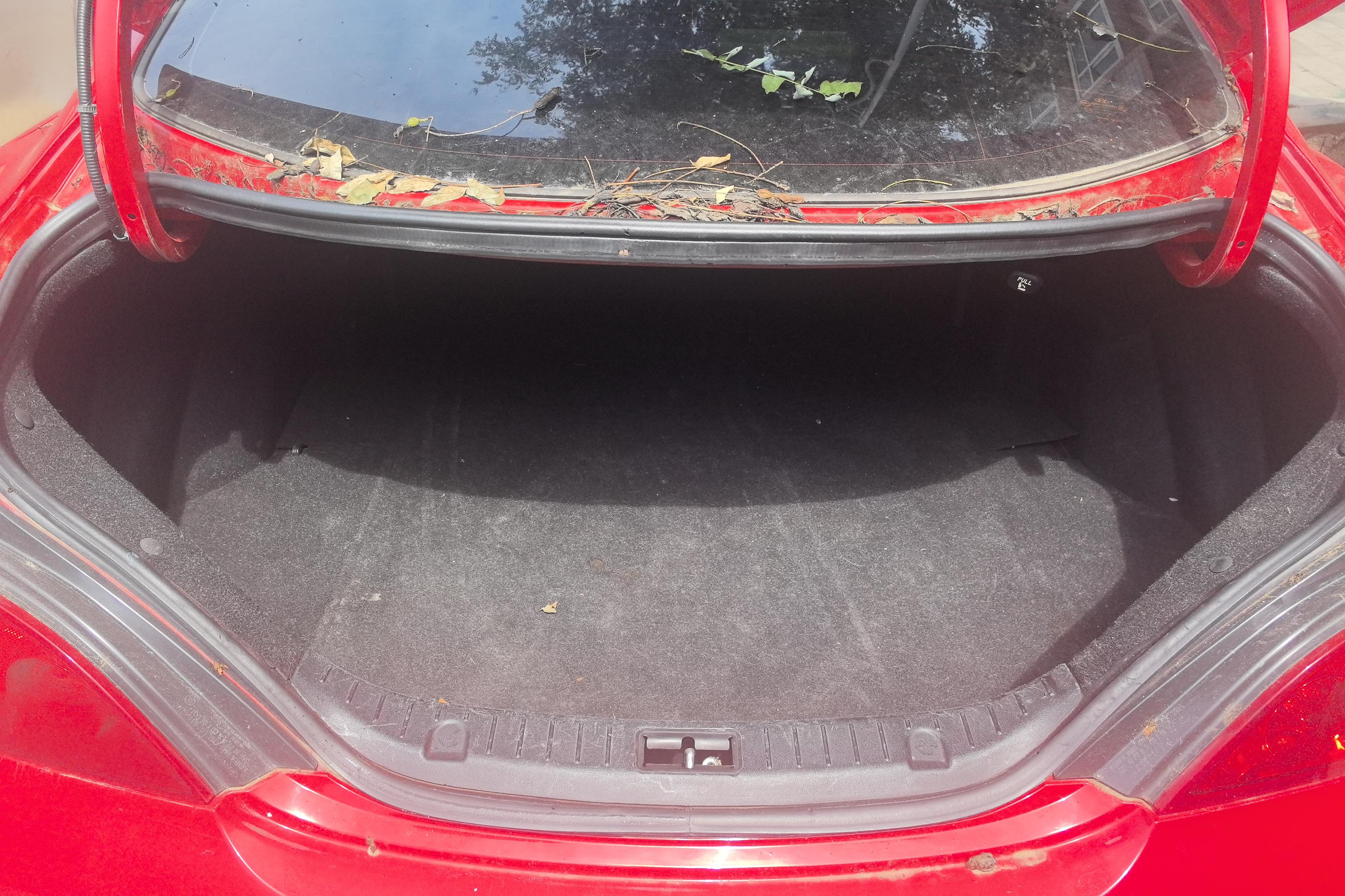 Hyundai Rohens 2011 car image #12