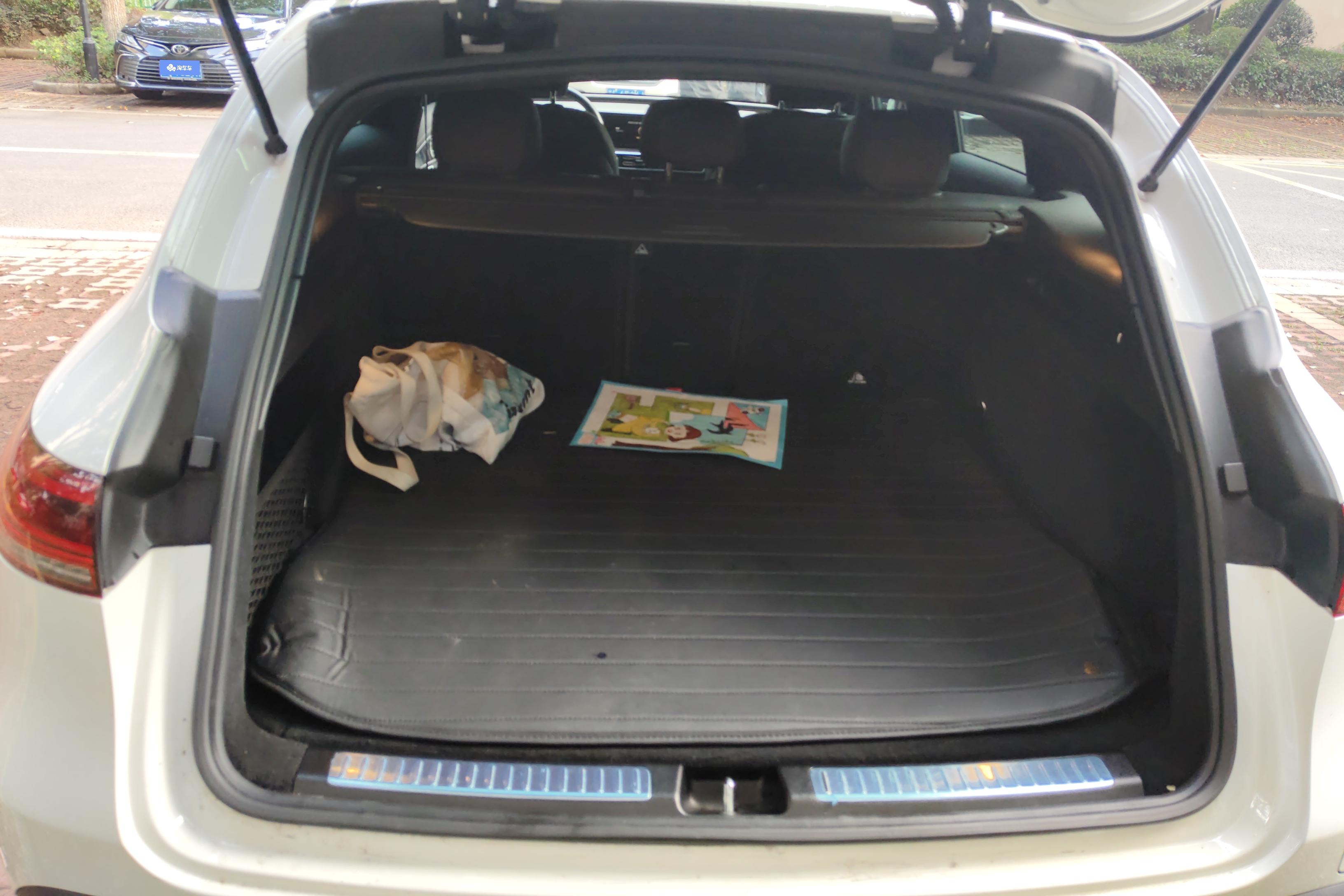 Mercedes-Benz EQC Class 2020 car image #12