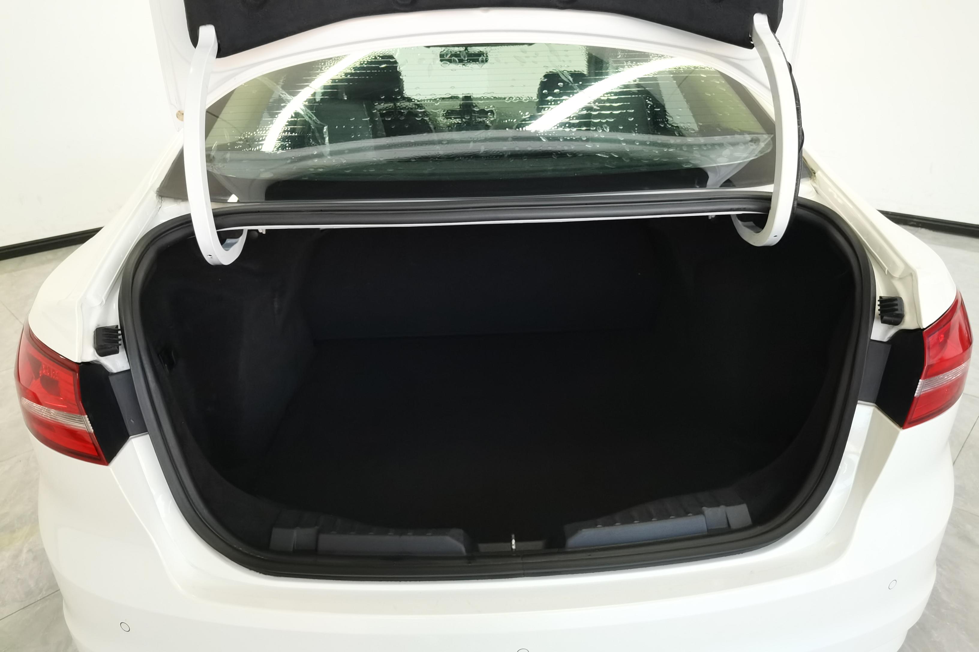 Ford Escort 2015 car image #12