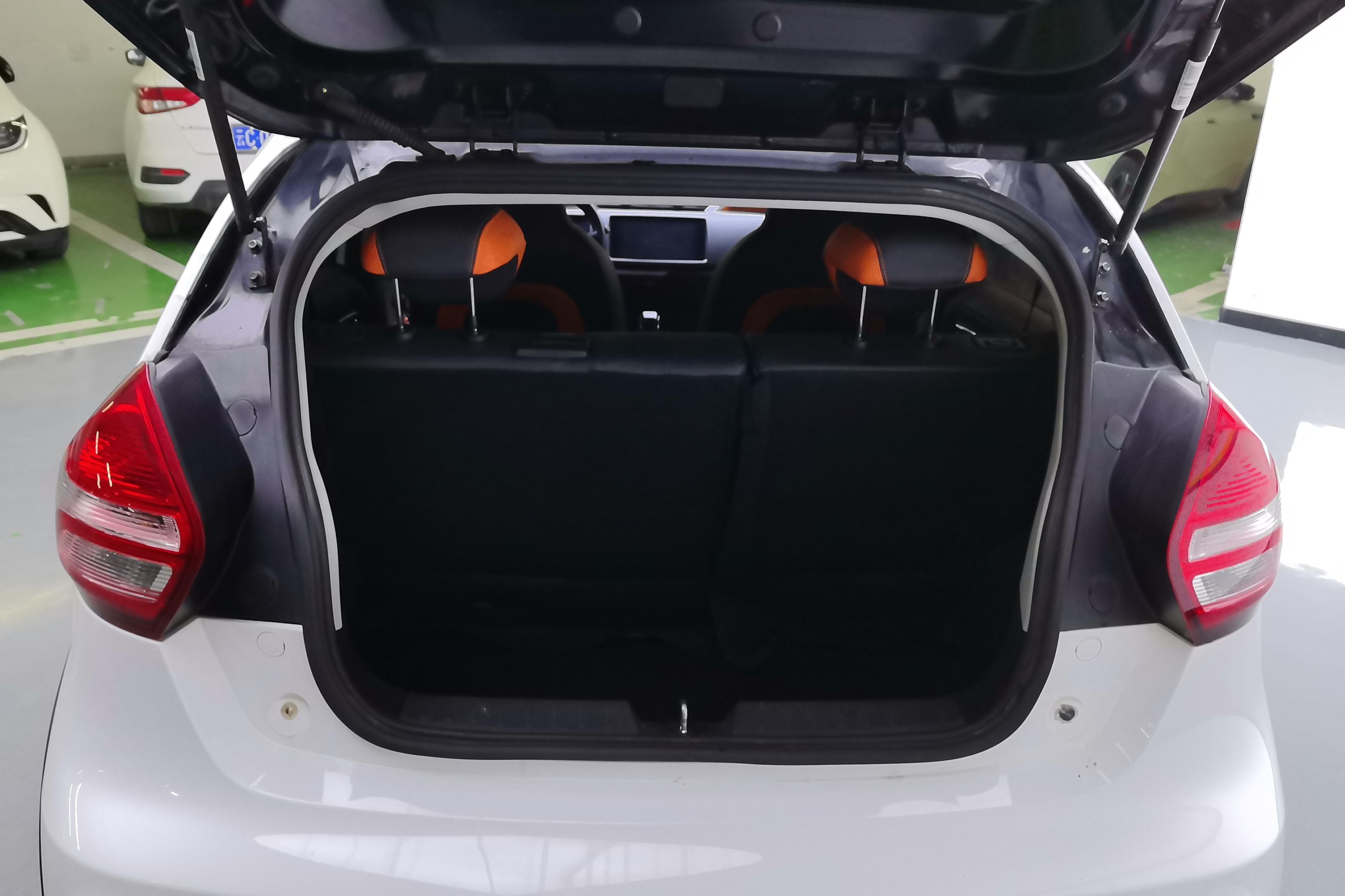 GEELY Vision X1 2018 immagine di auto #12