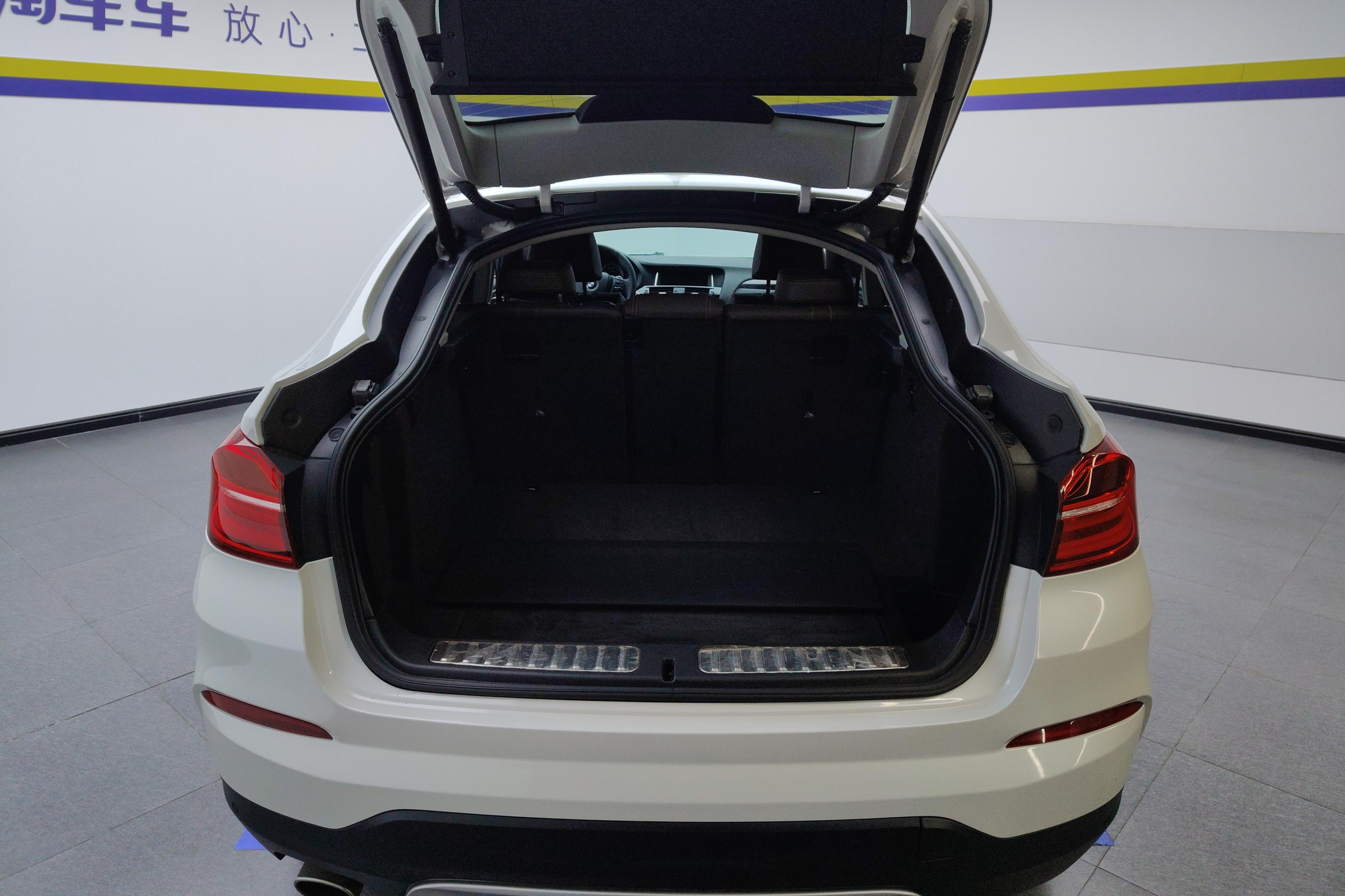 BMW X4 M40i 2018 #12 BMW X4 M40i 2018 car image #12