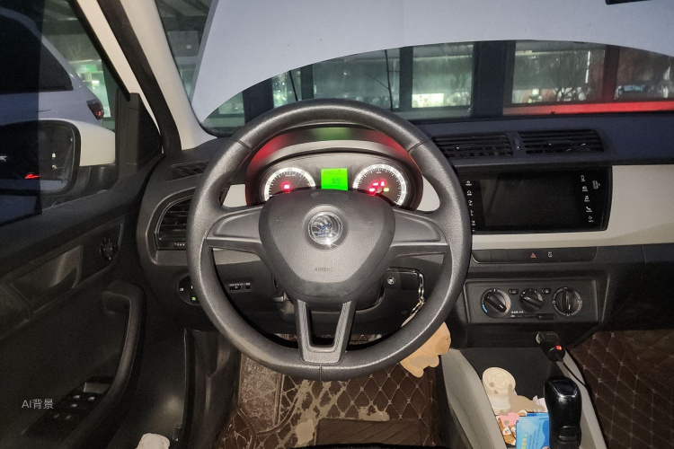 Skoda Fabia 2017 immagine di auto #12