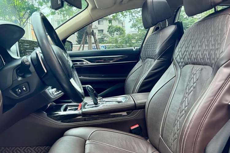 BMW M760Le 2017 #12 BMW M760Le 2017 car image #12