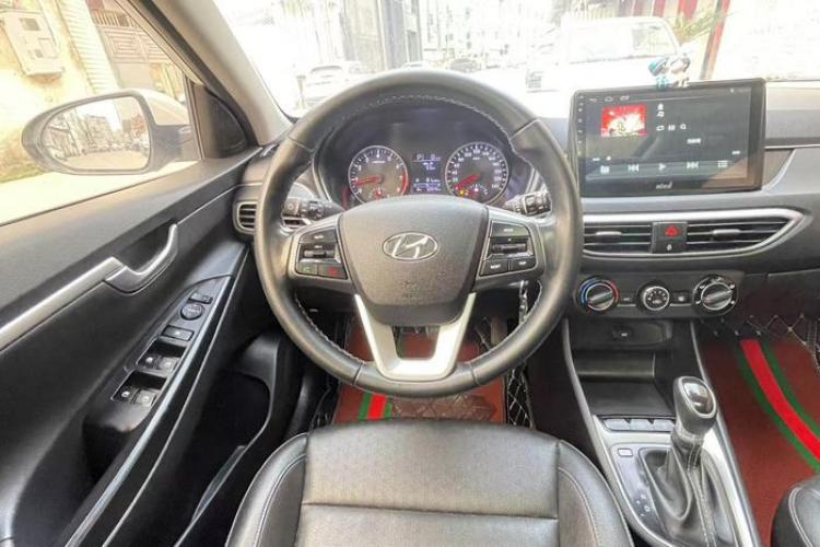 Hyundai Celesta Wagon 2018 #12 Hyundai Celesta Wagon 2018 car image #12