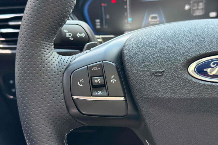 Ford Focus Active 2021 car image #12