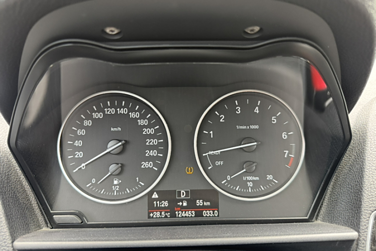 BMW 1 Series (Imported) 2016 car image #12