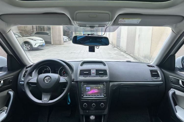 Skoda Yeti (Imported) 2015 car image #12