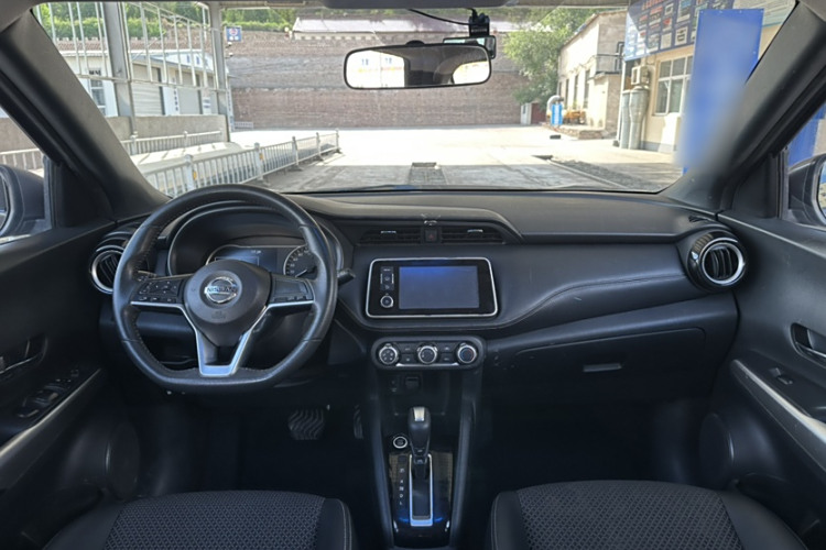 Nissan Kicks 2017 immagine di auto #12