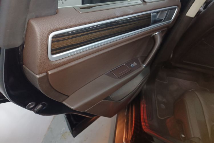 Volkswagen Touareg 2016 car image #12