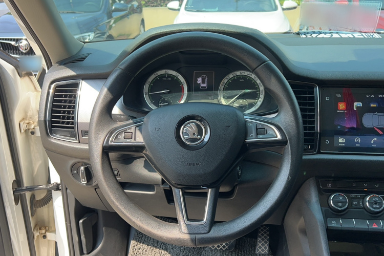 Skoda Kodiaq 2018 imagen de coche #12