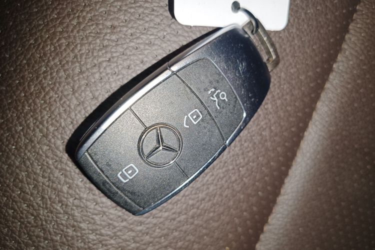 Mercedes-Benz GLE Class New Energy 2023 car image #12