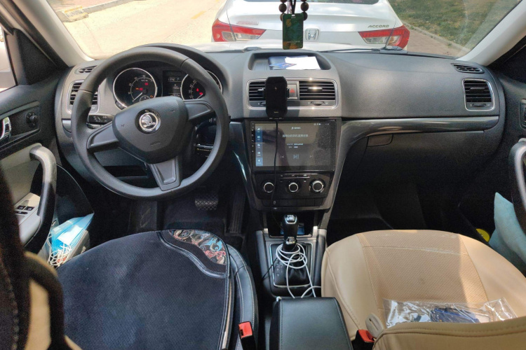 Skoda Yeti (Imported) 2017 car image #12