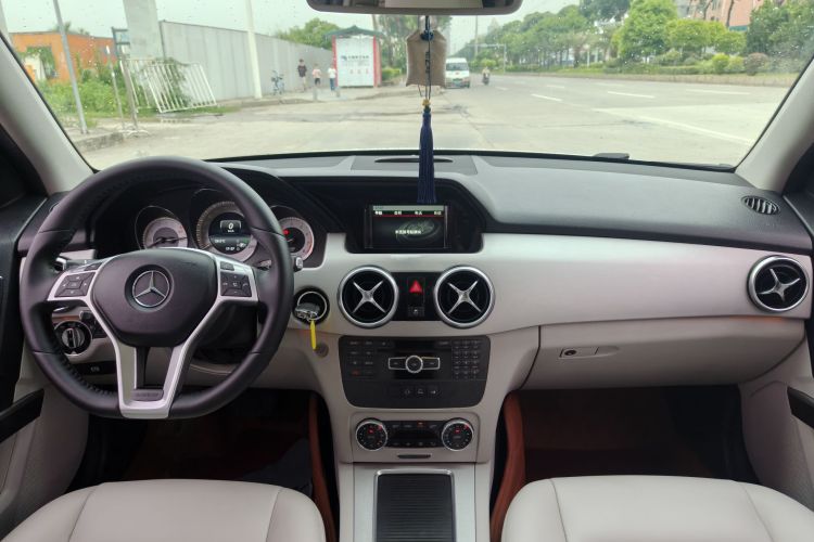 Mercedes-Benz GLK Class 2015 car image #12