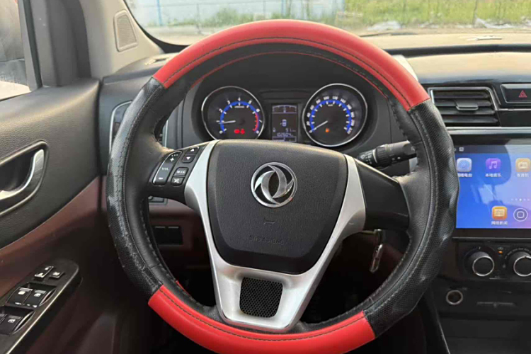 Forthing SX6 2017 #12 Forthing SX6 2017 car image #12