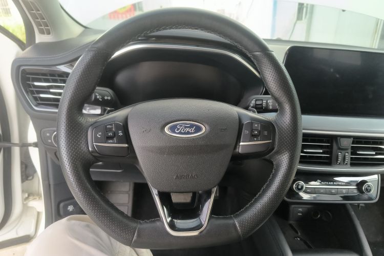 Ford Focus Active 2021 car image #12