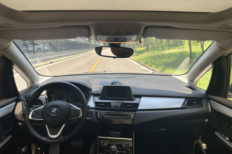 BMW 2 Series Tourer (Imported) 2015 #12 BMW 2 Series Tourer (Imported) 2015 car image #12