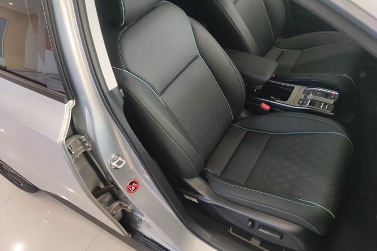 Honda e:NP2 car image #12