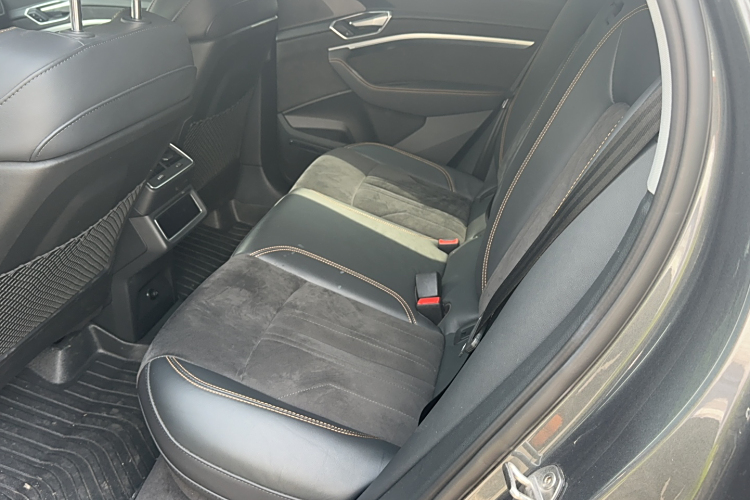 Audi e-tron 2021 صورة سيارة #12