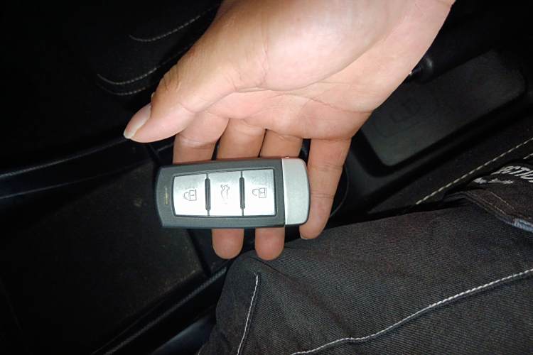 哪吒汽车 哪吒N01 2020 汽车图片 #12