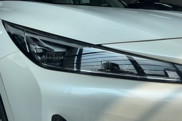 Roewe D5X DMH 2025 imagem de carro #12