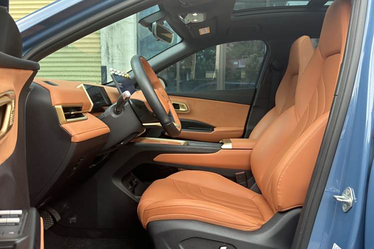 哪吒汽车 哪吒X 2023 汽车图片 #12