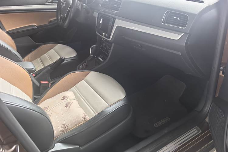 Volkswagen Cross Lavida 2016 immagine di auto #12